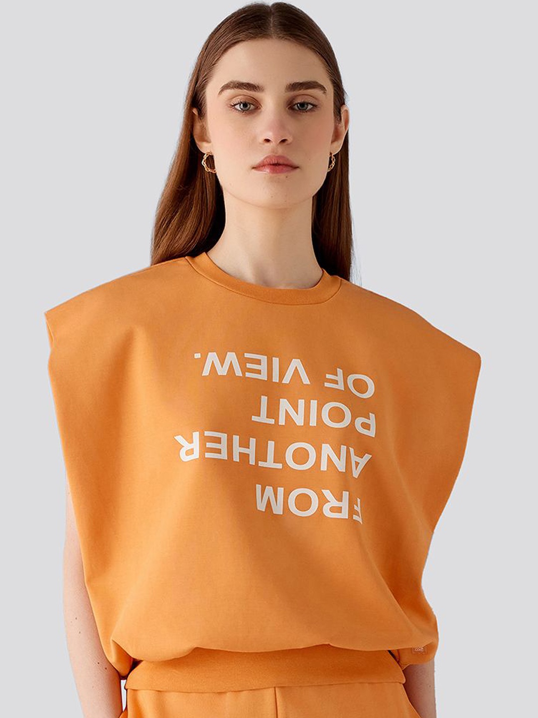 

Muvazo Typography Printed Top & Joggers, Orange