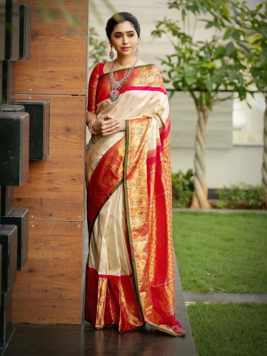

revika Woven Design Zari Pure Silk Kanjeevaram Saree, Cream