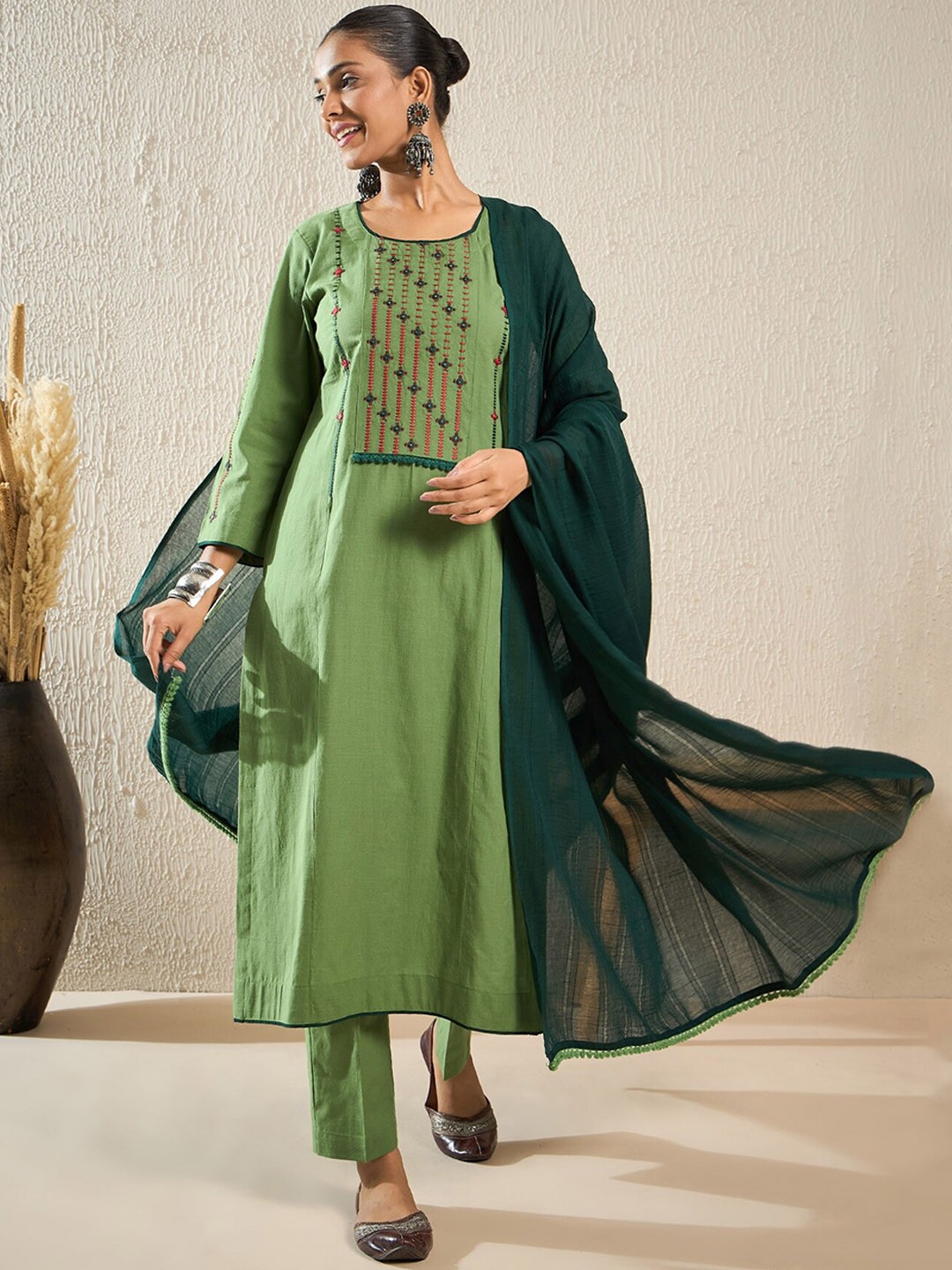 

STADO Women Floral Yoke Design Regular Kurta with Trousers & With Dupatta, Green