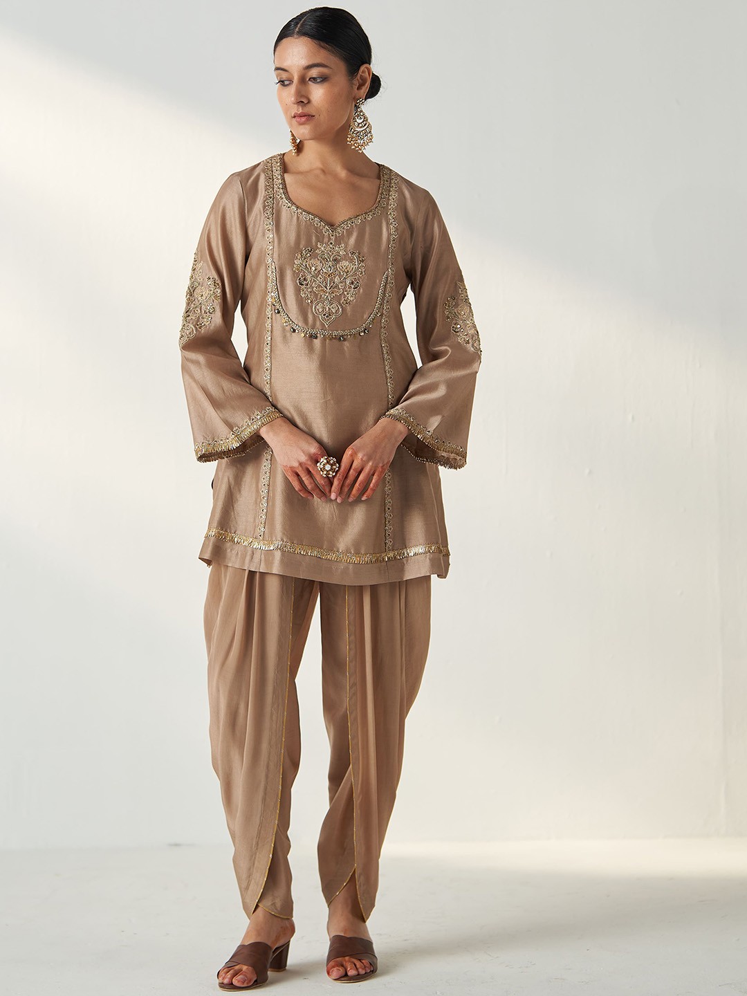 

STUDIO BAGECHAA Women Floral Embroidered Thread Work Chanderi Cotton Kurta with Trousers, Brown