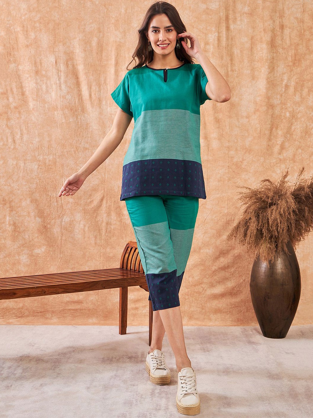 

The Kaftan Company Colorblocked Pure Cotton Top & Capri Co-Ord Set, Green