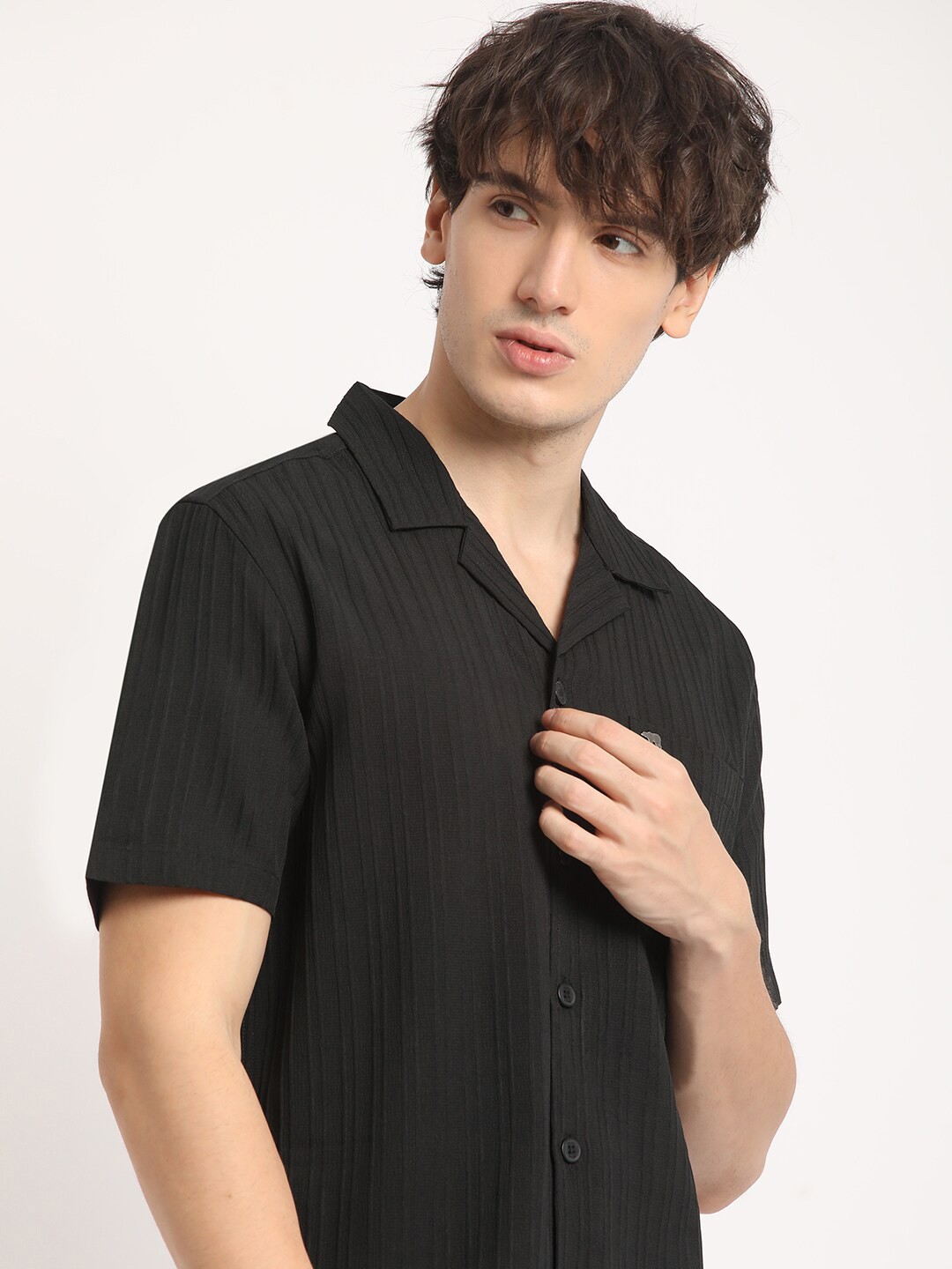 

THE BEAR HOUSE Men Striped Regular Fit Cutaway Collar Casual Shirt, Black