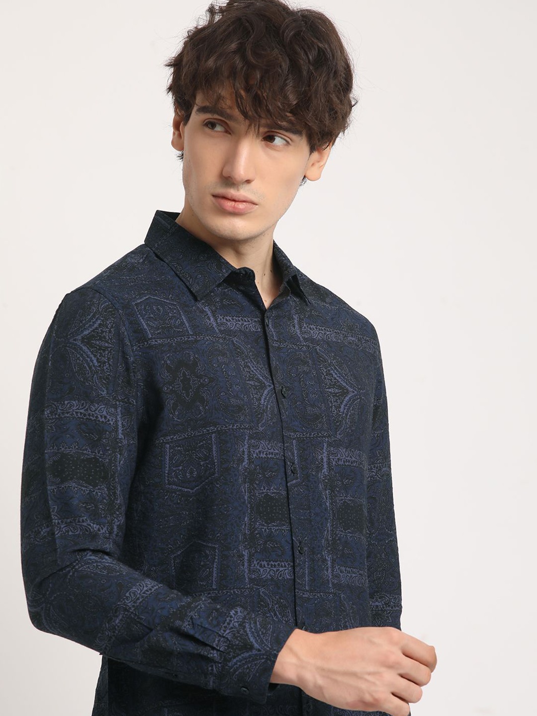 

THE BEAR HOUSE Men Abstract Graphic Print Slim Fit Casual Shirt, Blue