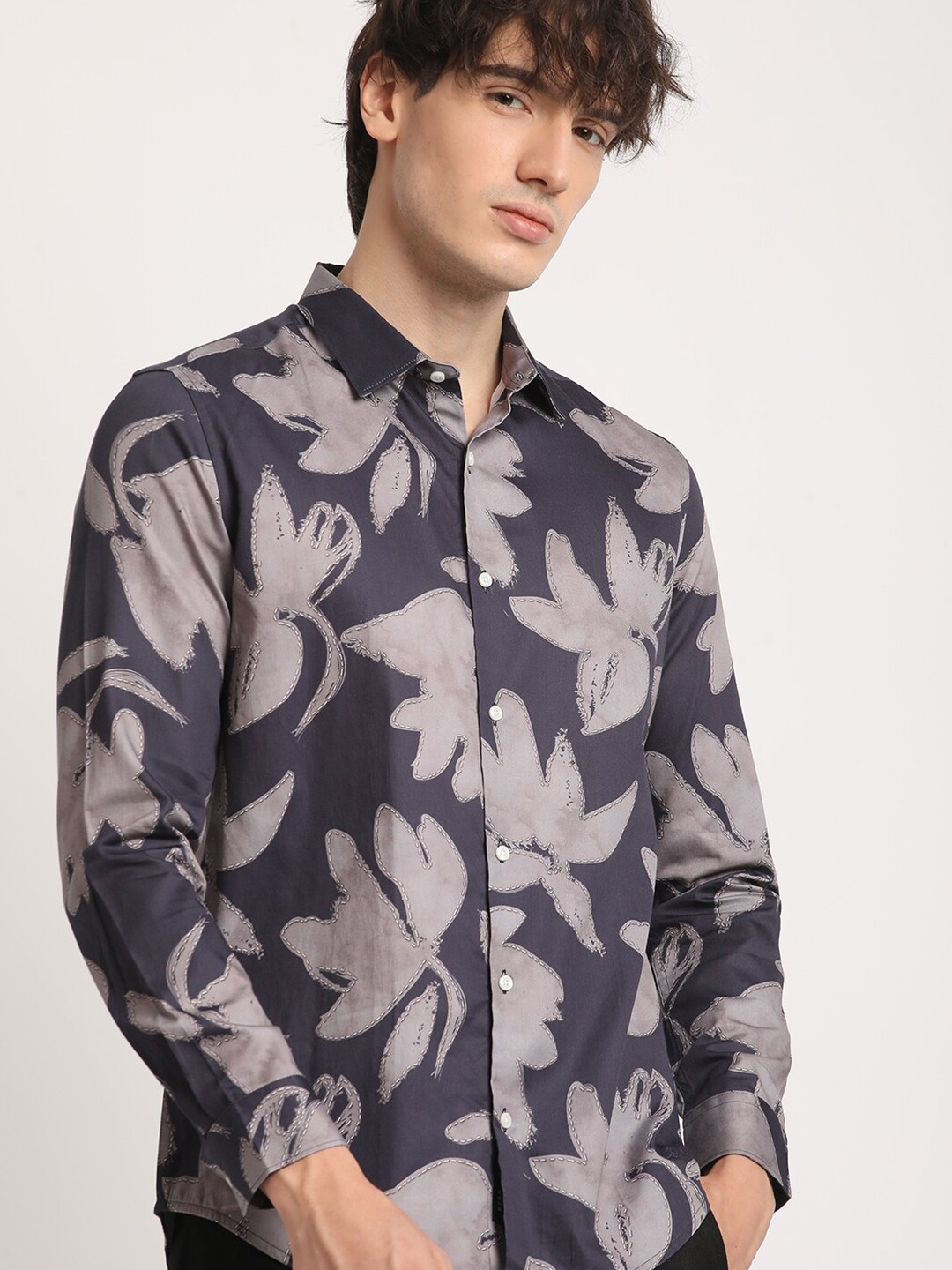 

THE BEAR HOUSE Men Graphic Print Slim Fit Casual Shirt, Blue