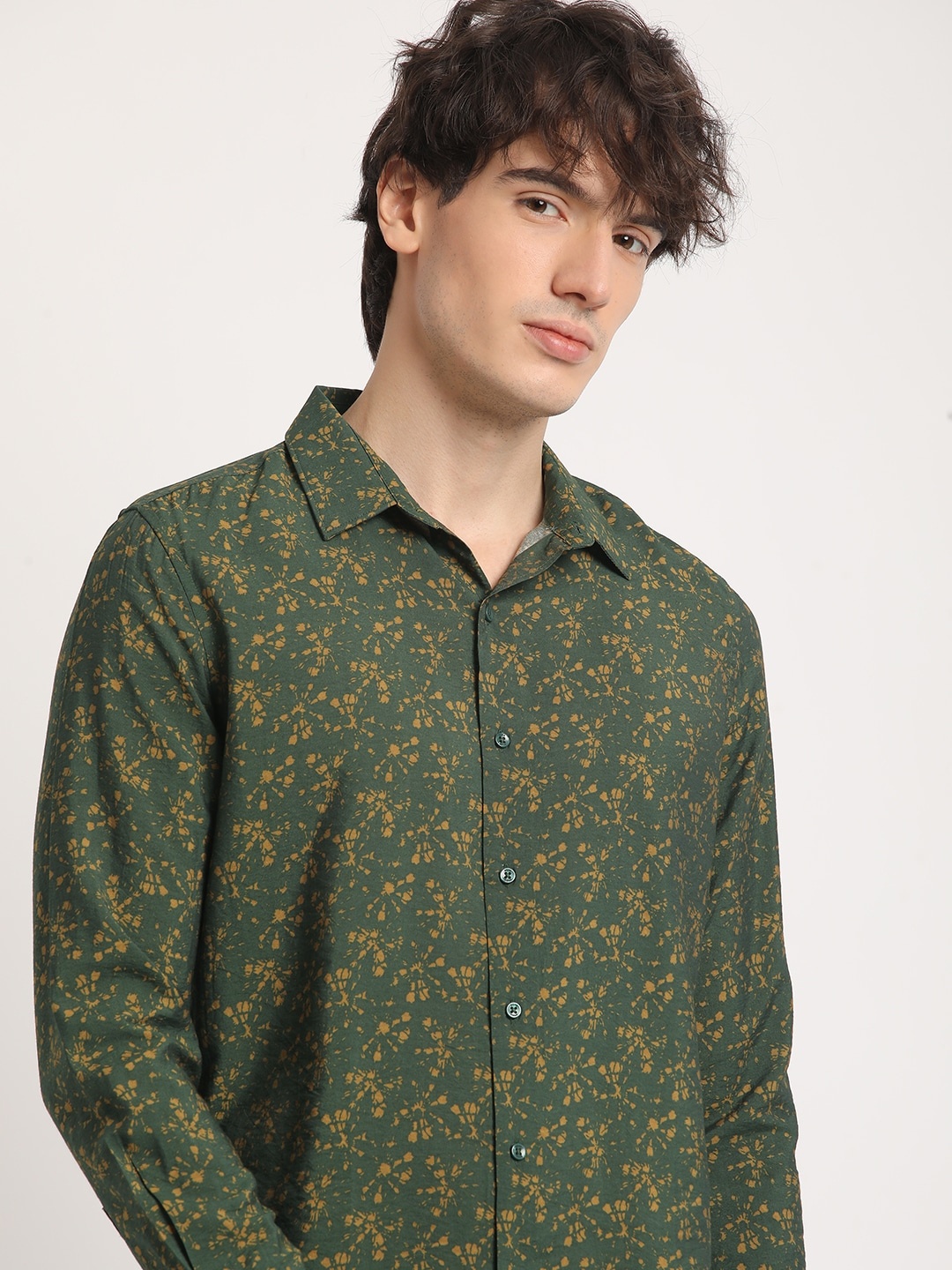 

THE BEAR HOUSE Men Abstract Printed Slim Fit Casual Shirt, Green