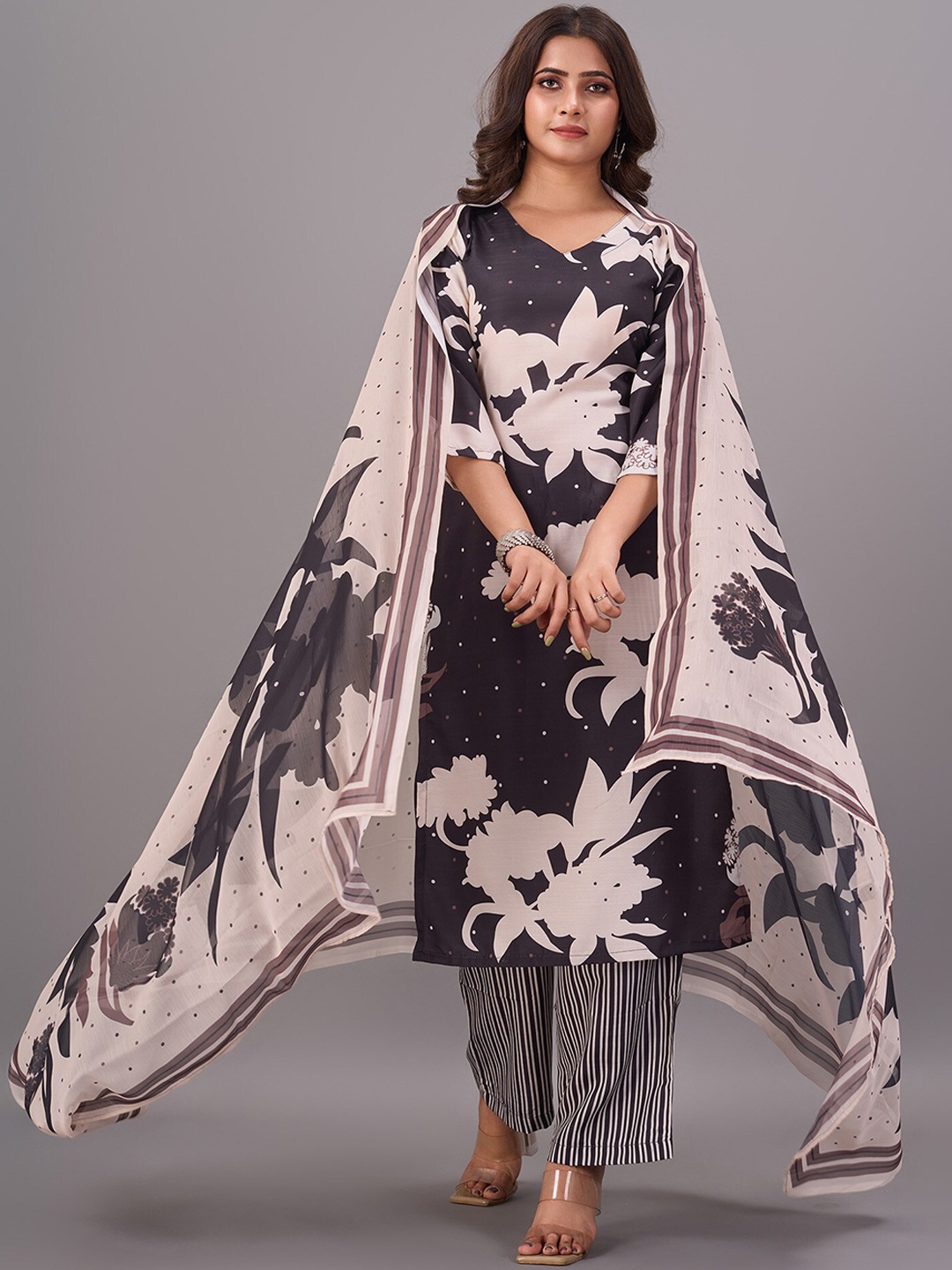 

GORGONE Women Floral Printed Regular Kurta Palazzos & Dupatta, Black