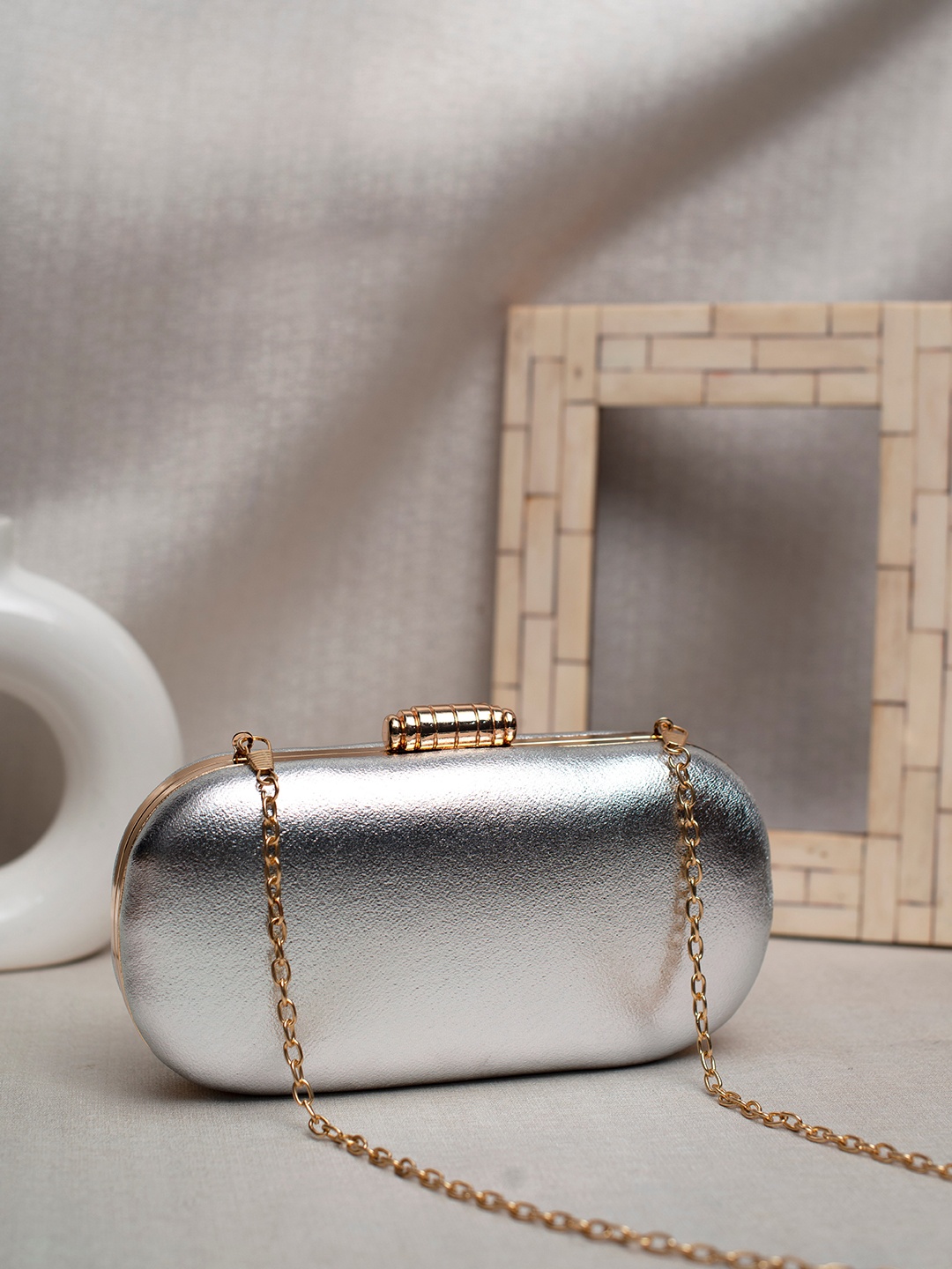 

ARTKLIM Women Textured Box Clutch, Silver