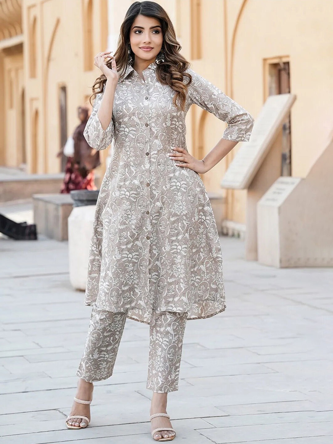 

Dress21 Women Floral Printed Regular Pure Cotton Kurta with Trousers, Grey
