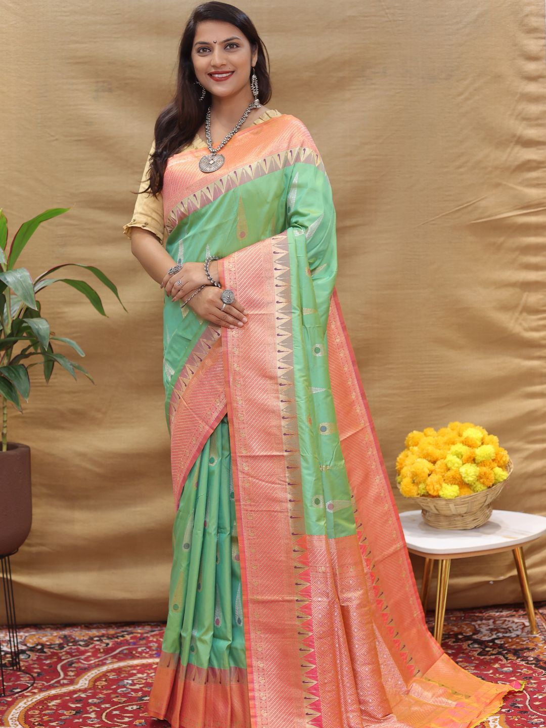 

SGF11 Woven Design Zari Kanjeevaram Saree, Fluorescent green
