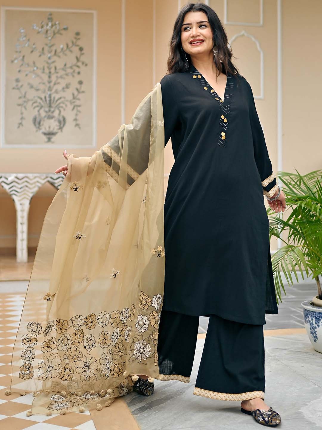 

Bunaai Women Regular Thread Work Kurta with Trousers & With Dupatta, Black