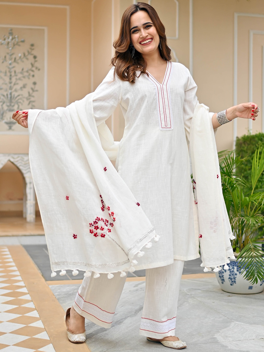 

Bunaai Women Floral Regular Thread Work Kurta with Trousers & With Dupatta, White
