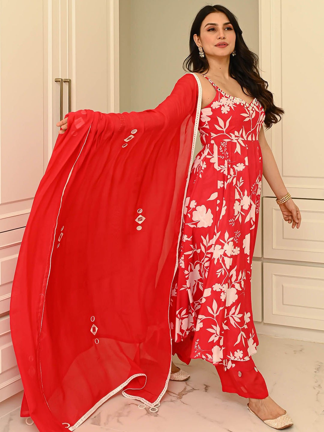 

Bunaai Women Floral Printed Regular Kurta with Trousers & With Dupatta, Red