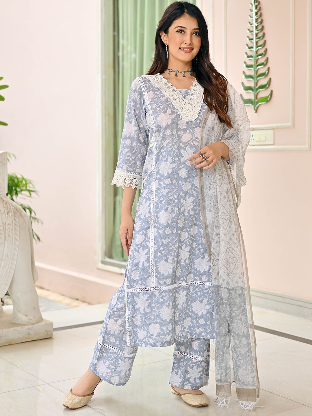 

Bunaai Women Floral Printed Regular Kurta with Trousers & With Dupatta, Grey