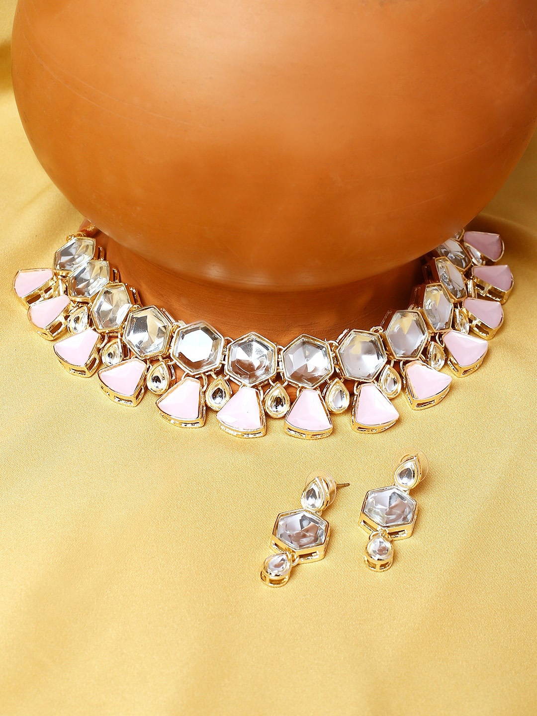 

OOMPH Kundan Studded Jewellery Set, Gold