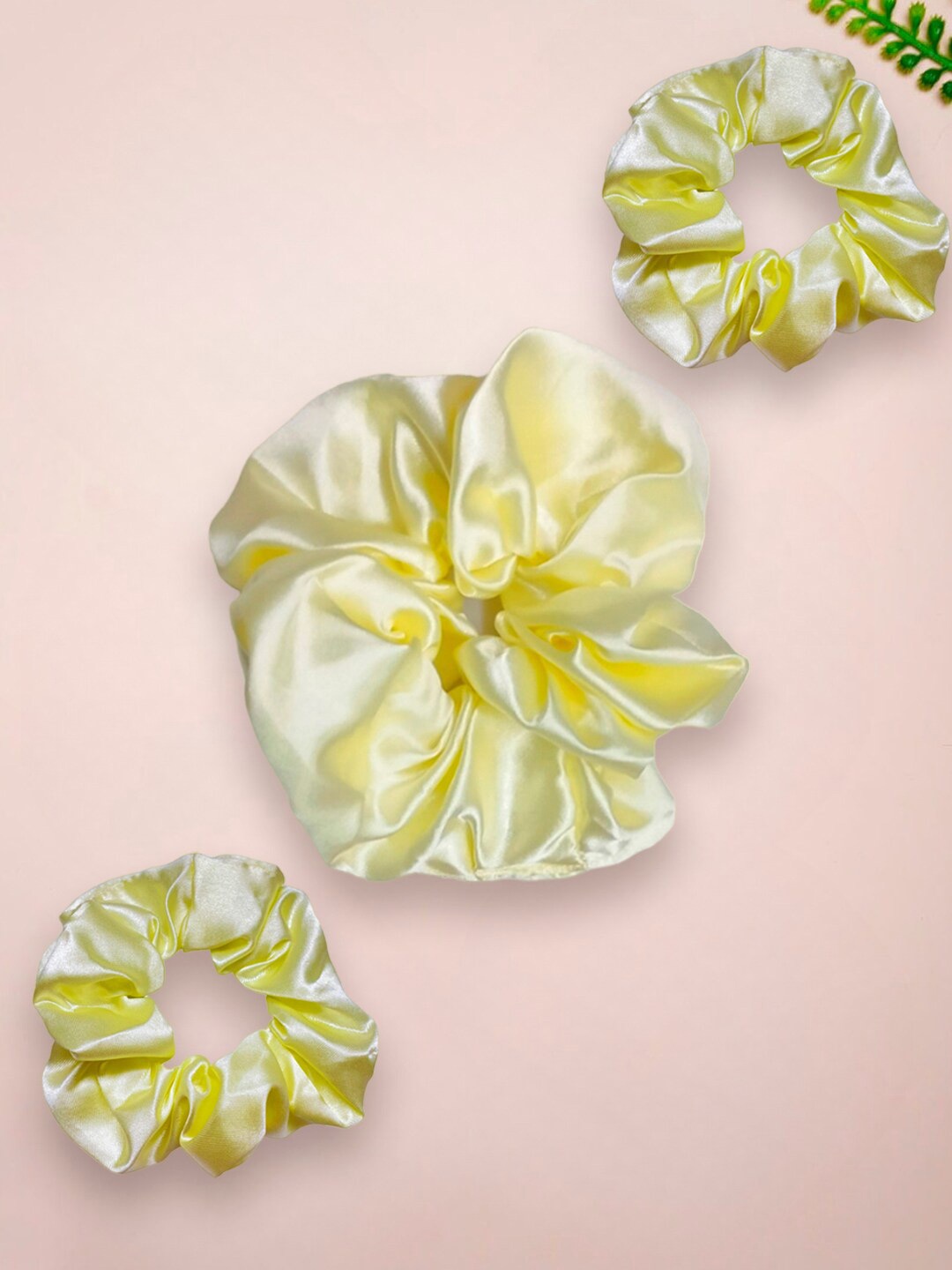 

OOMPH Women Set of 3 Embellished Ponytail Holders, Off white