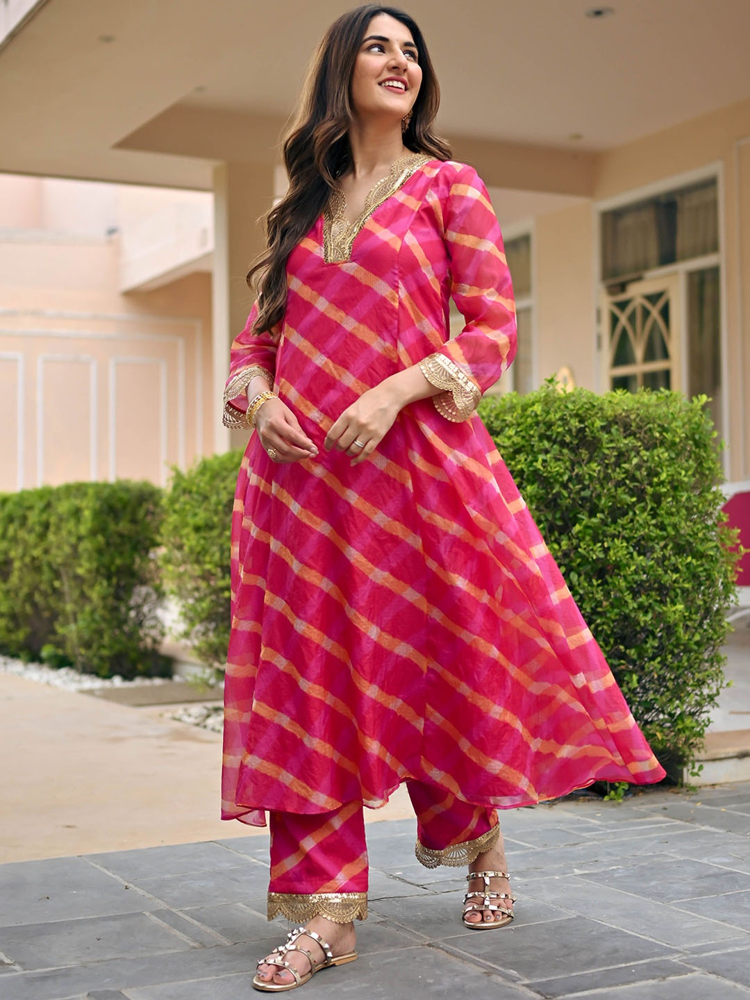 

Bunaai Women Leheriya Printed Panelled Kurta with Trousers, Pink