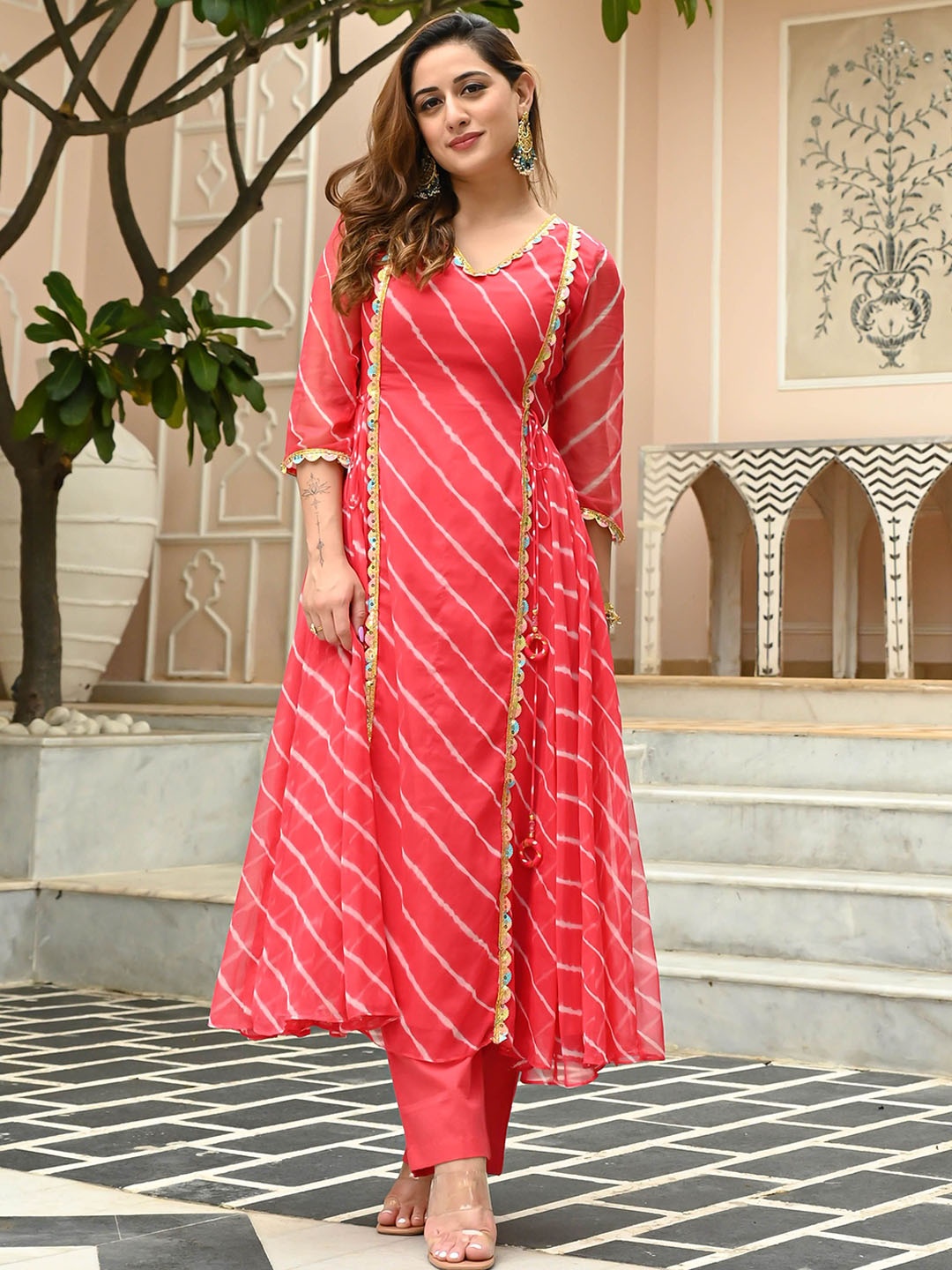 

Bunaai Women Leheriya Dyed Panelled Kurta with Trousers, Coral