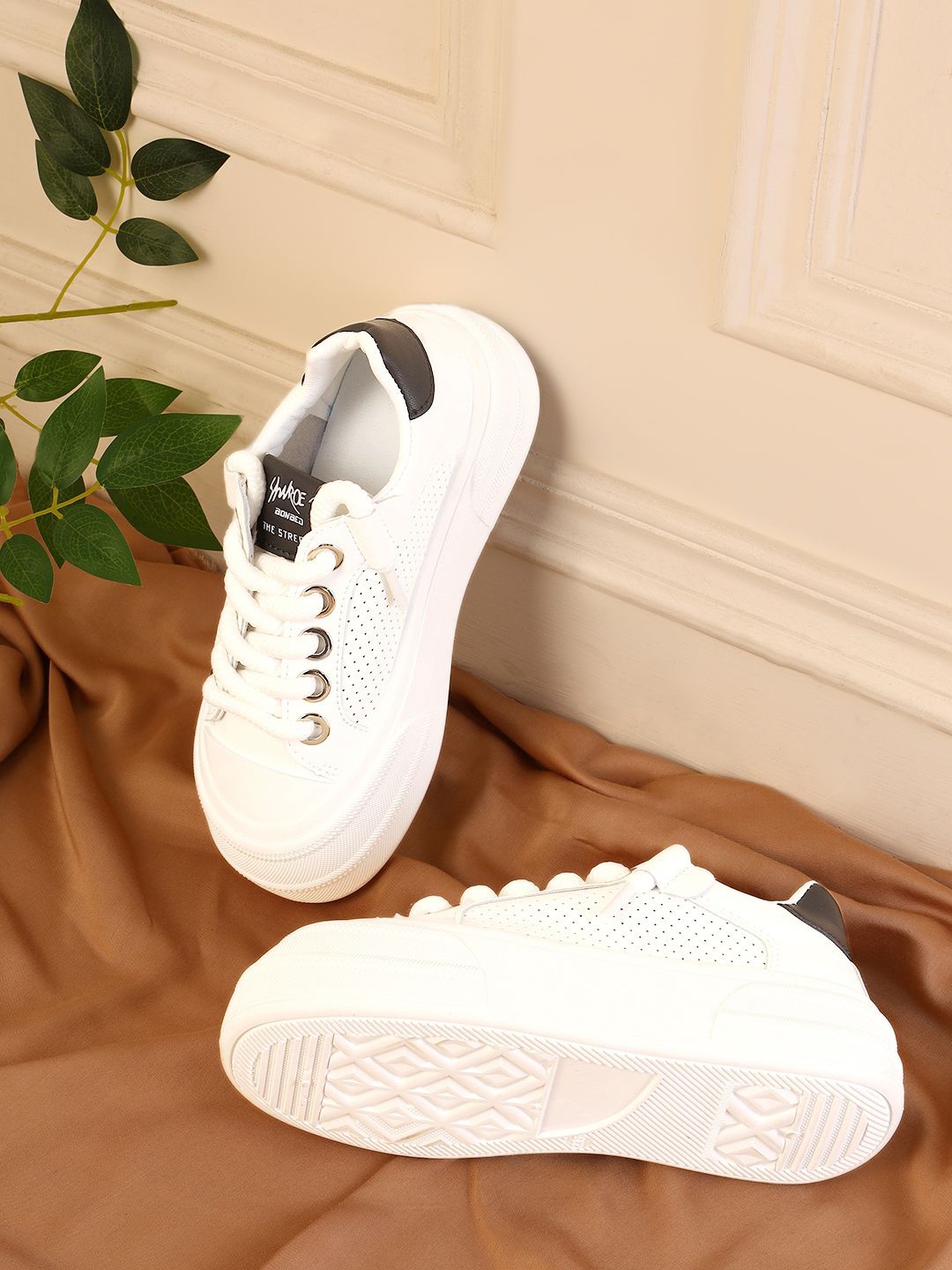 

Truffle Collection Women Woven Design PU Sneakers, White
