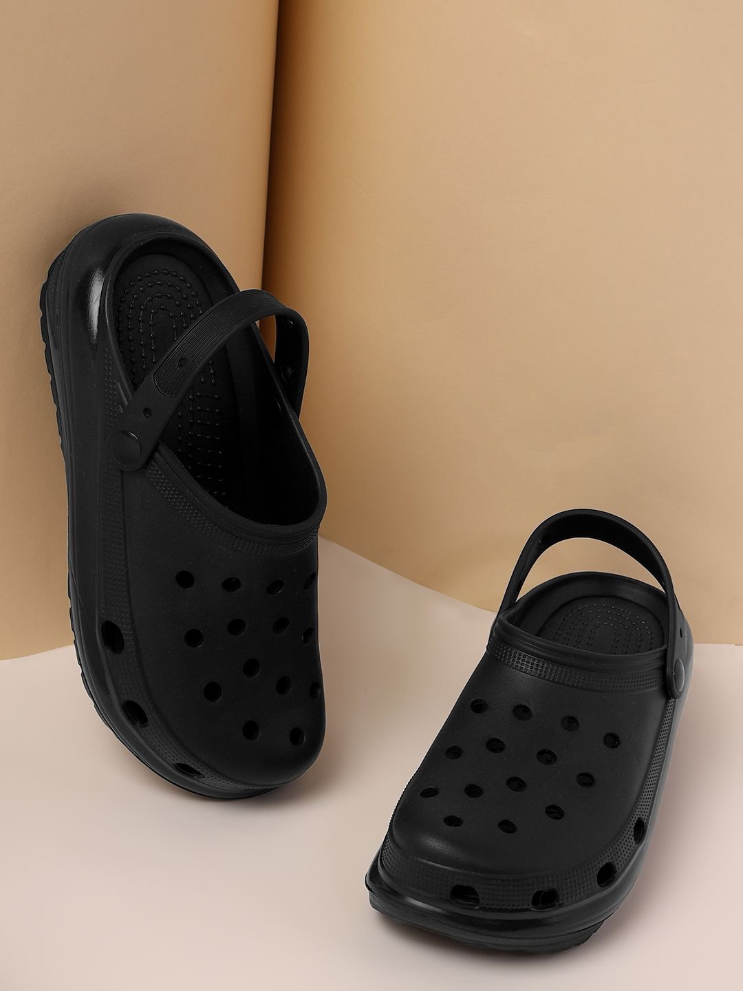 

Truffle Collection Women Self Design Clogs, Black