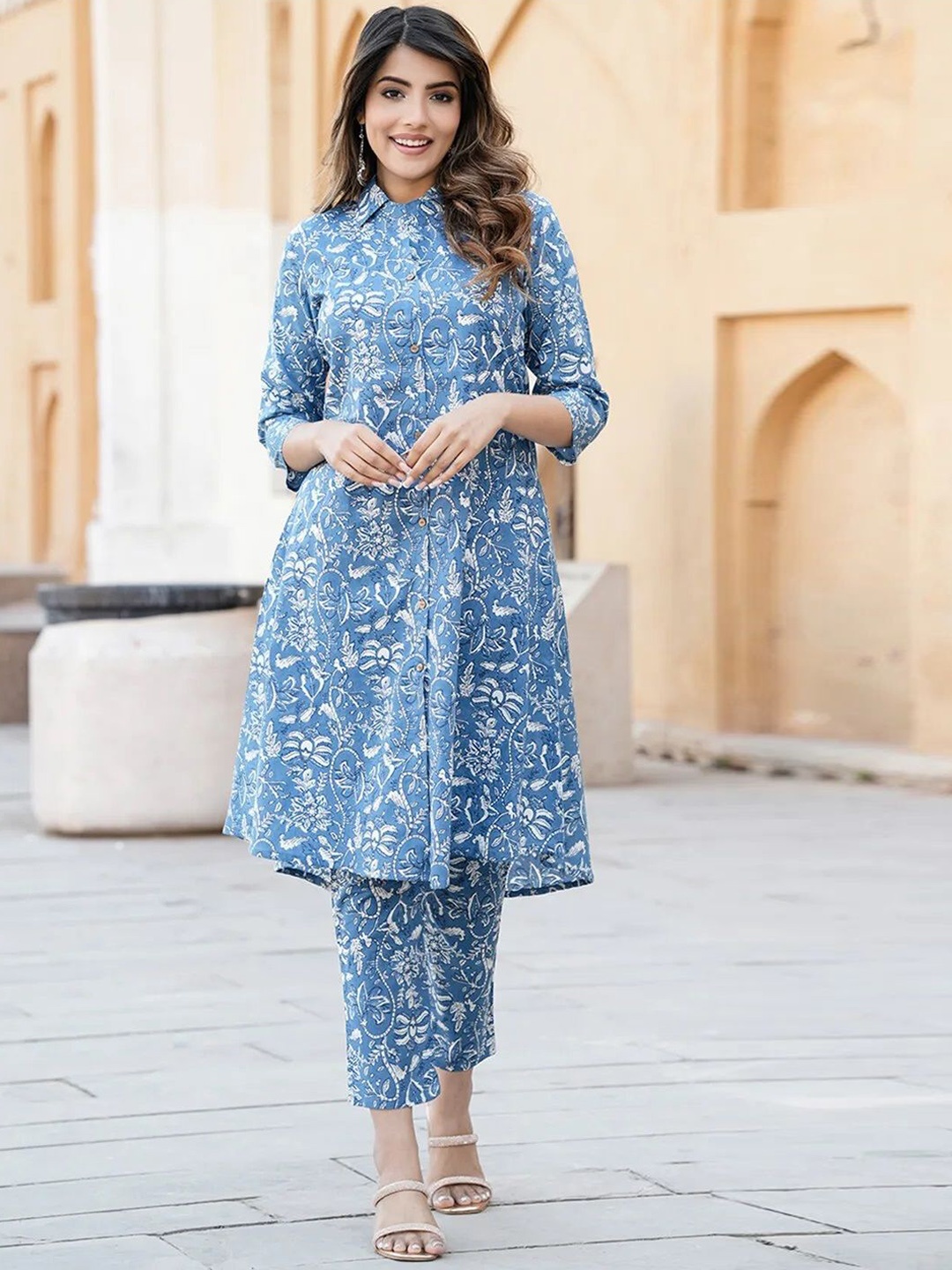 

Shrivani Women Floral Printed Regular Pure Cotton Kurta with Trousers, Blue