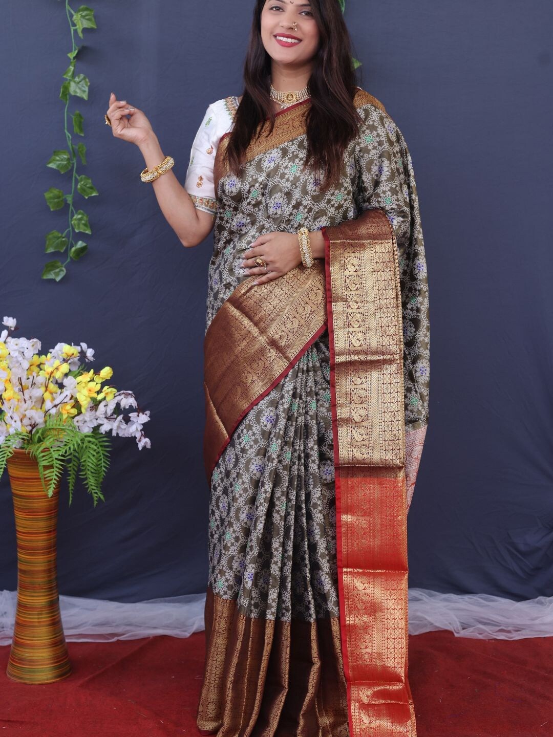 

SGF11 Woven Design Zari Kanjeevaram Saree, Black