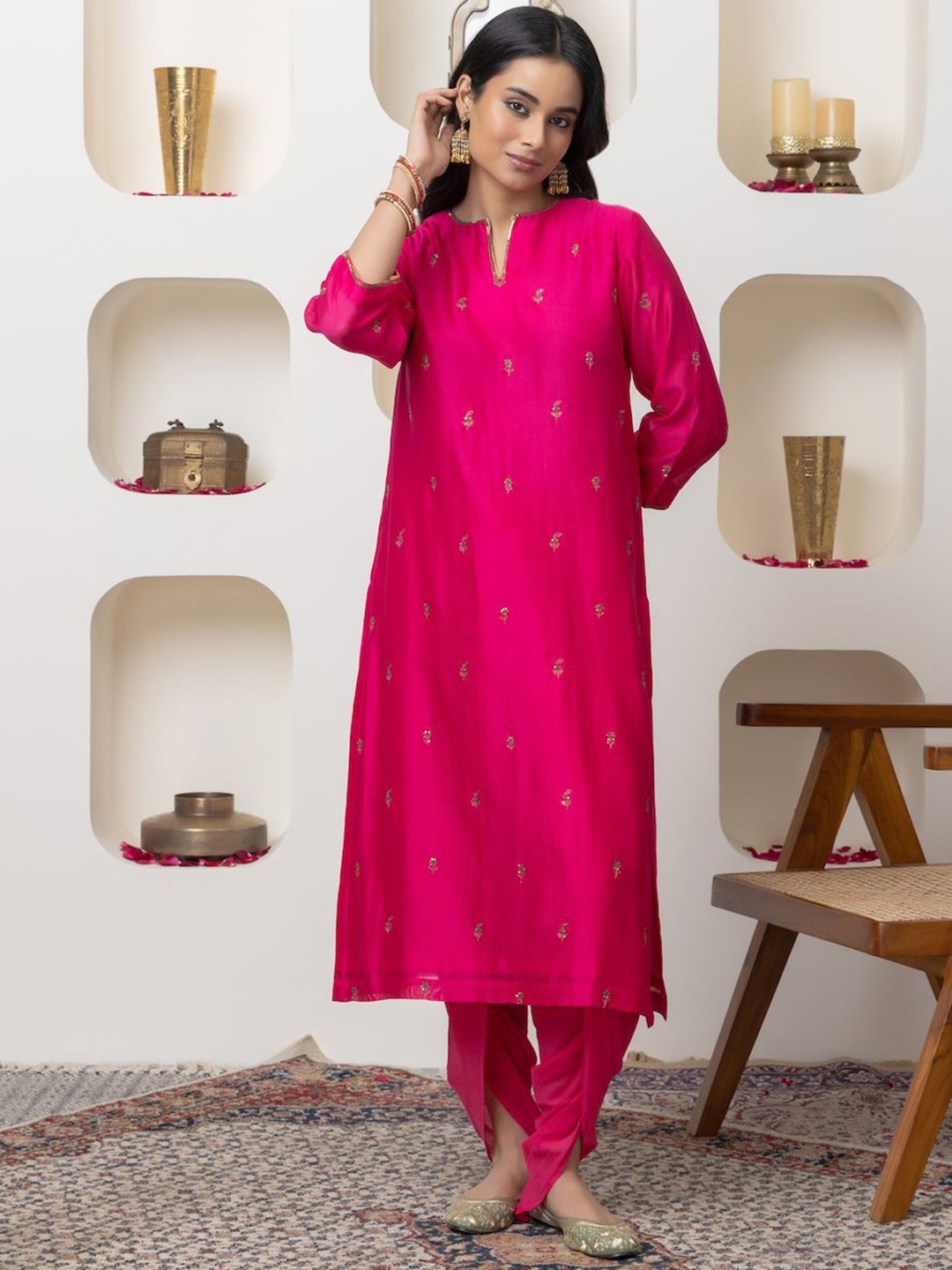 

SMRITI GUPTA Women Thread Work Handloom Chanderi Silk Kurta, Fuchsia