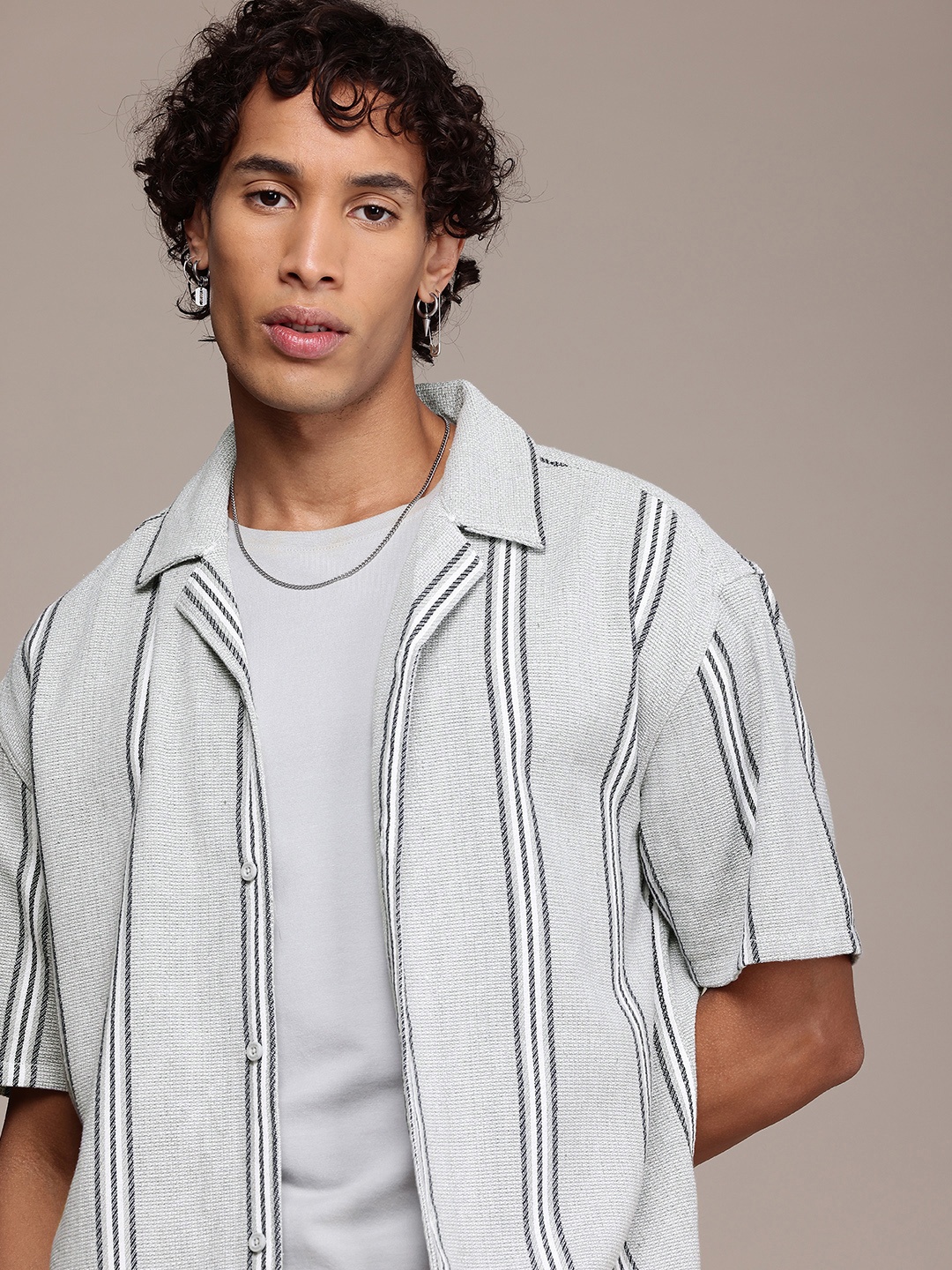 

The Roadster Life Co. Relaxed Fit Self Striped Drop-Shoulder Sleeves Casual Shirt, Grey