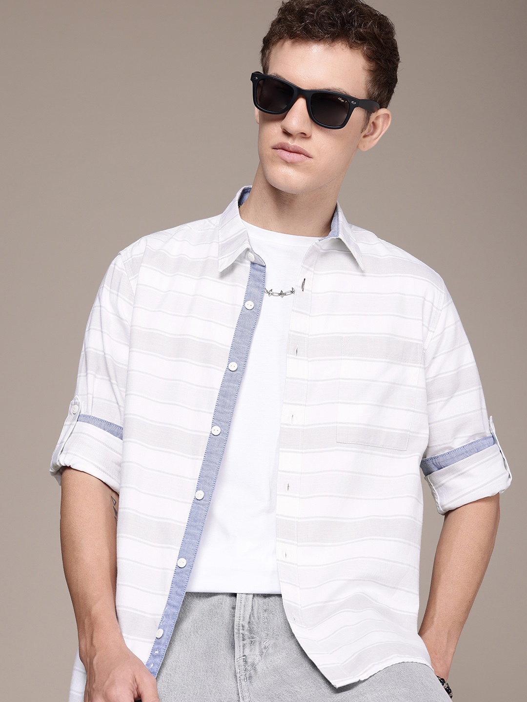 

The Roadster Life Co. Horizontal Stripes Roll-Up Sleeves Casual Shirt, White