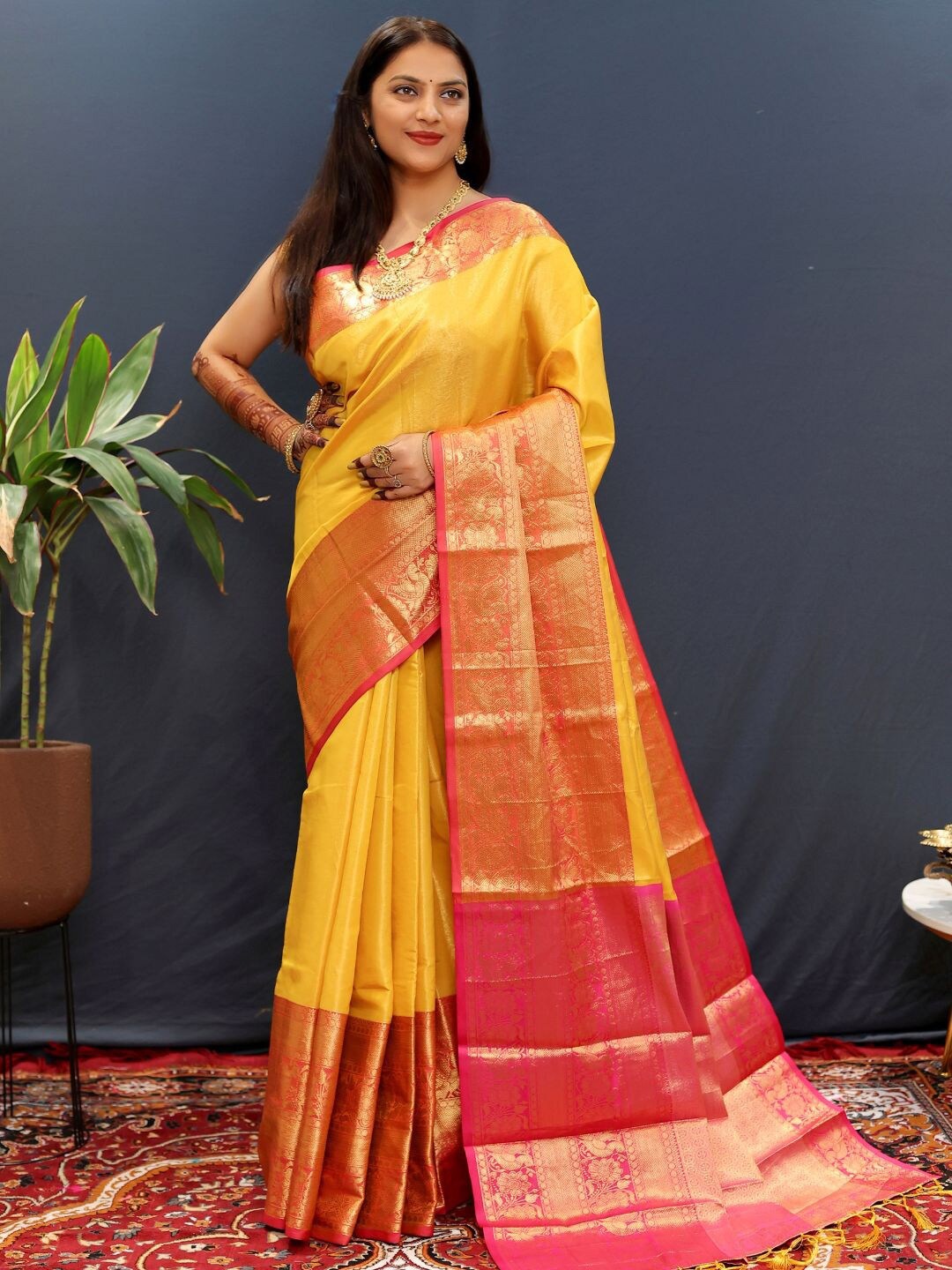 

SGF11 Woven Design Zari Silk Kanjeevaram Saree, Yellow