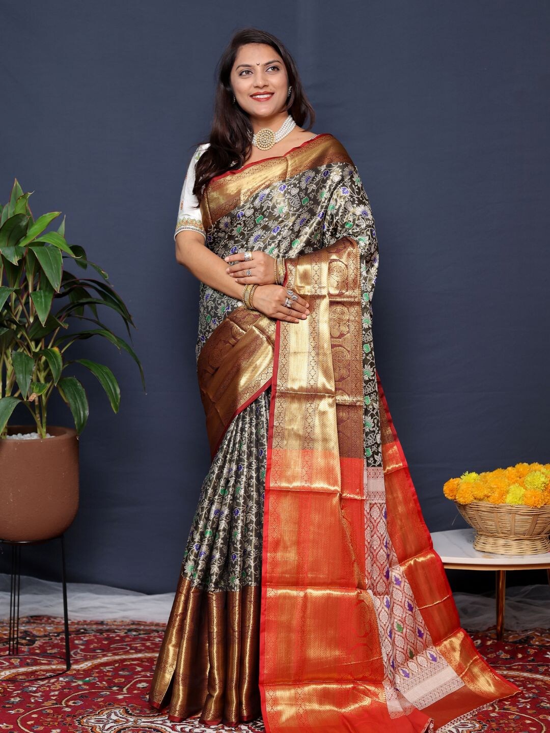 

SGF11 Woven Design Zari Kanjeevaram Saree, Black