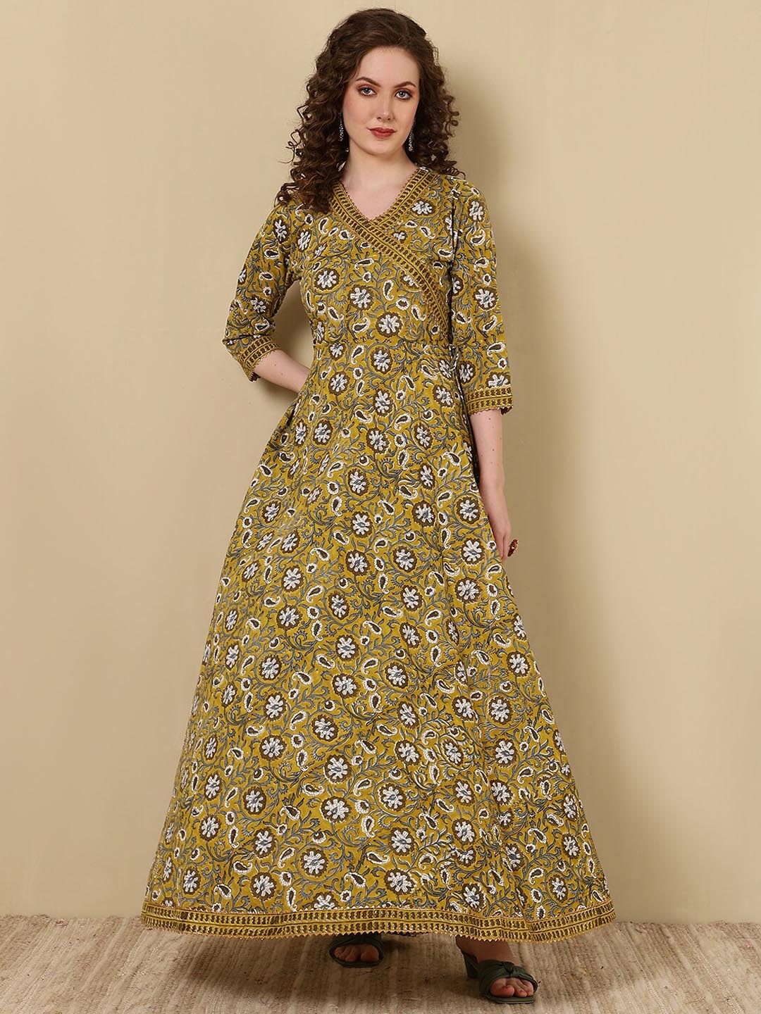 

WOMENCLICK Women Floral Printed Regulae Sleeves Floral Kurta, Green