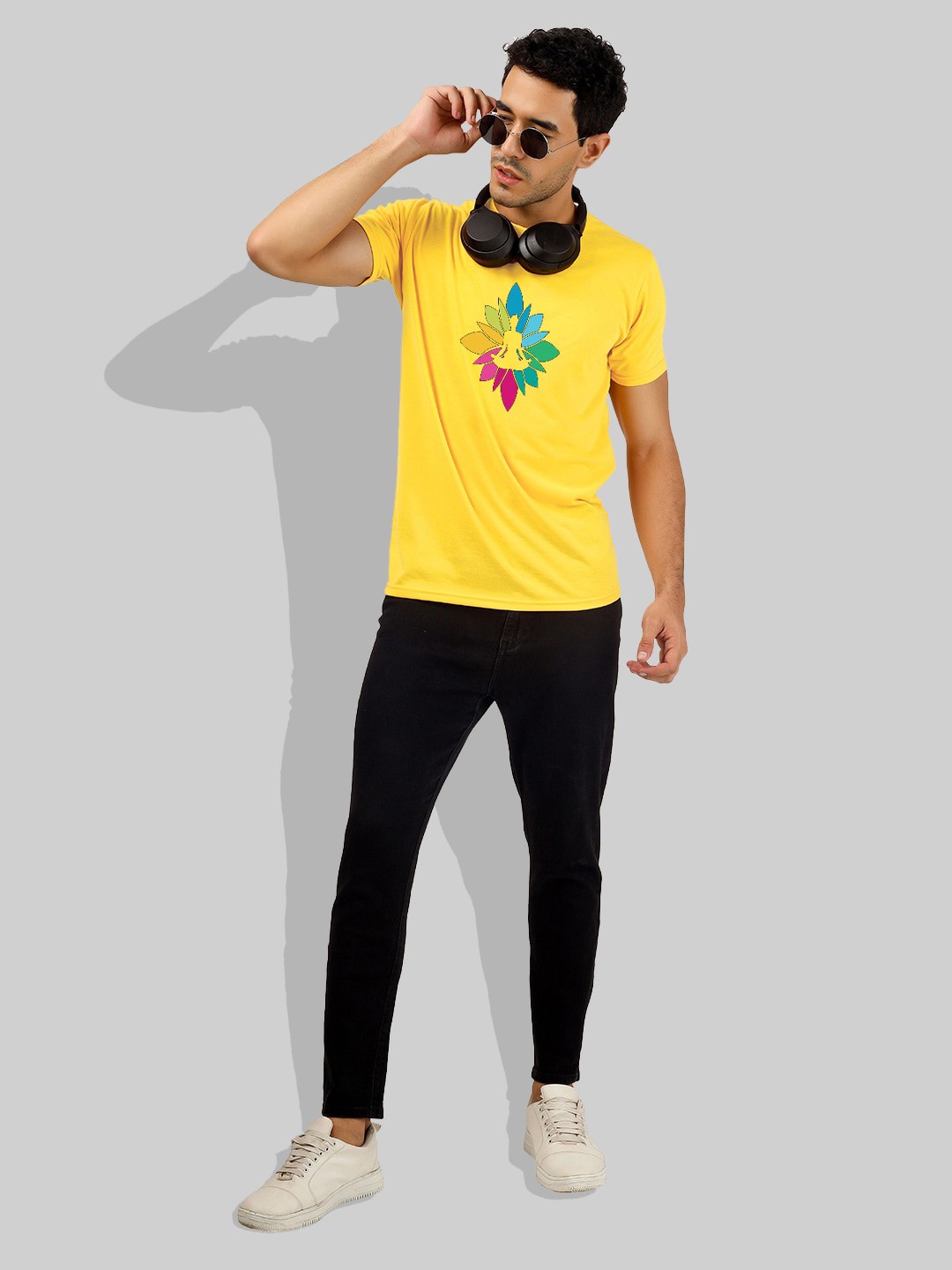 

Greylongg Men Colourblocked Round Neck Applique T-shirt, Yellow