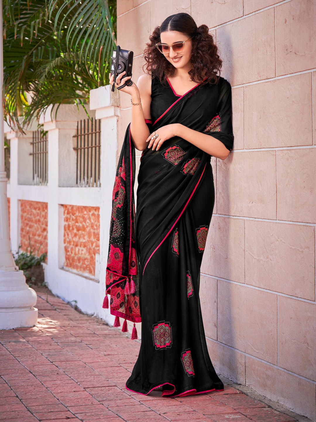 

Mitera Ethnic Motifs Printed Pure Chiffon Saree, Black