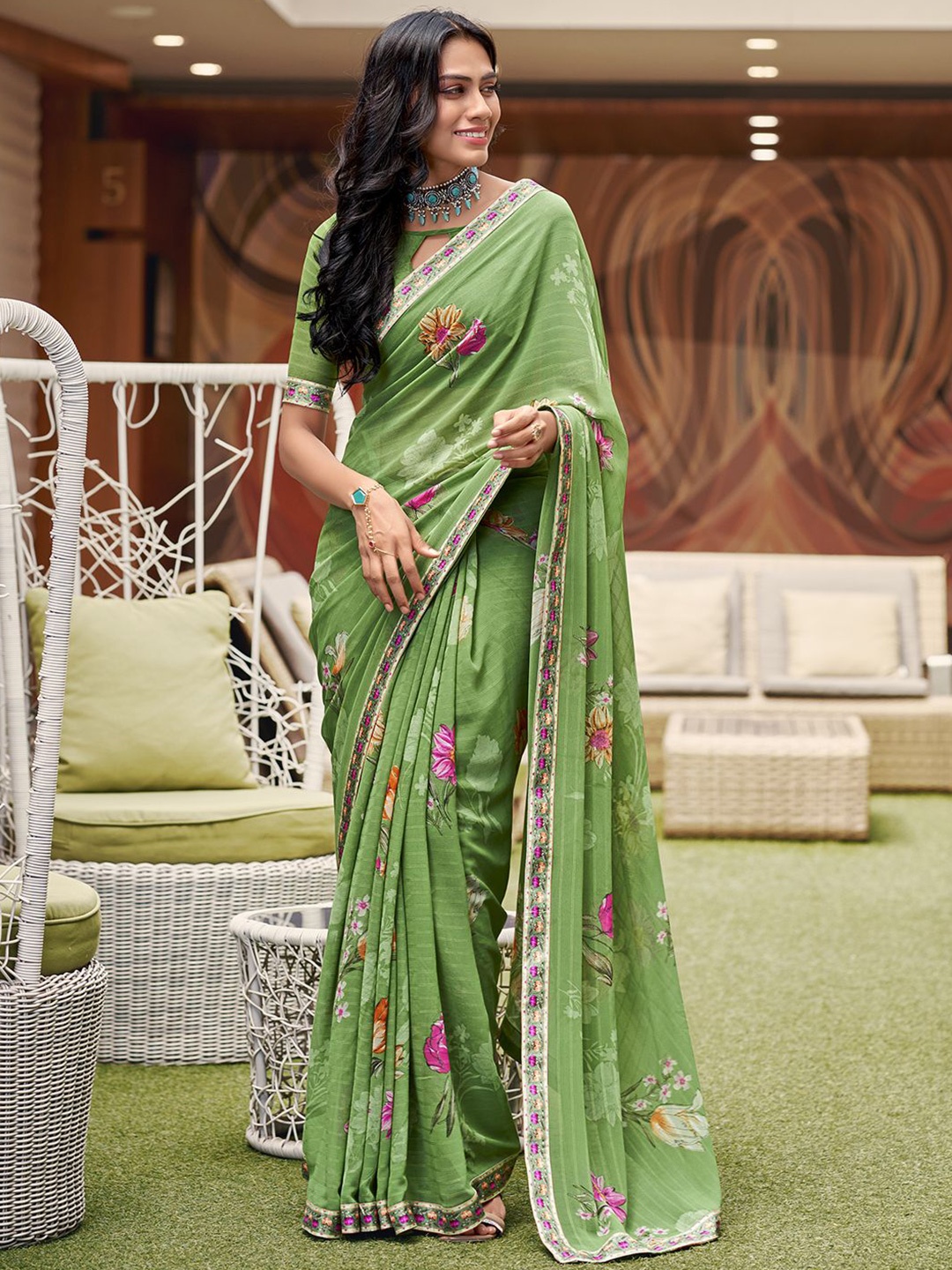 

Mitera Floral Pure Georgette Saree With Blouse Piece, Green