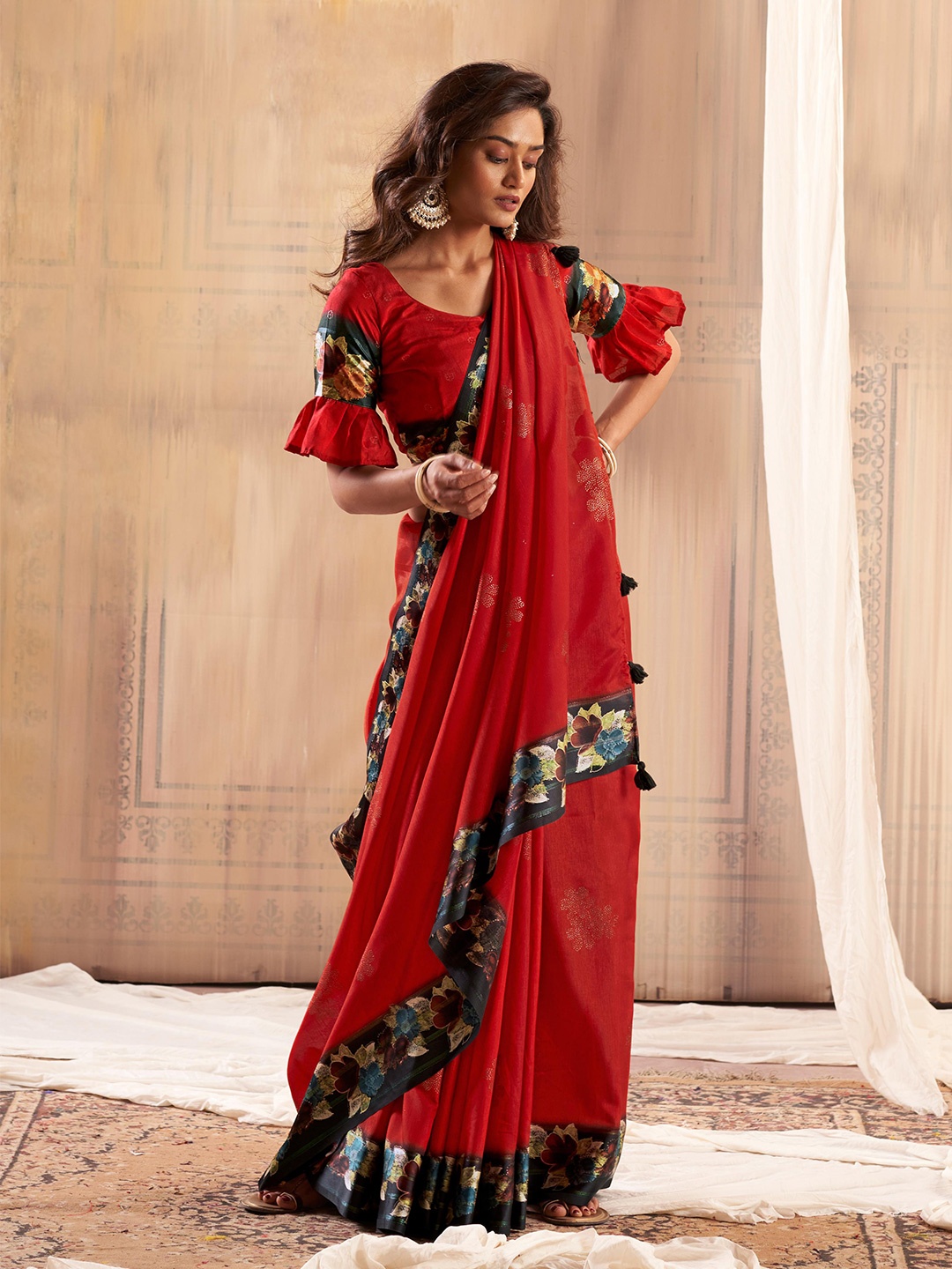 

Mitera Embellished Beads and Stones Floral Printed Border Saree, Maroon