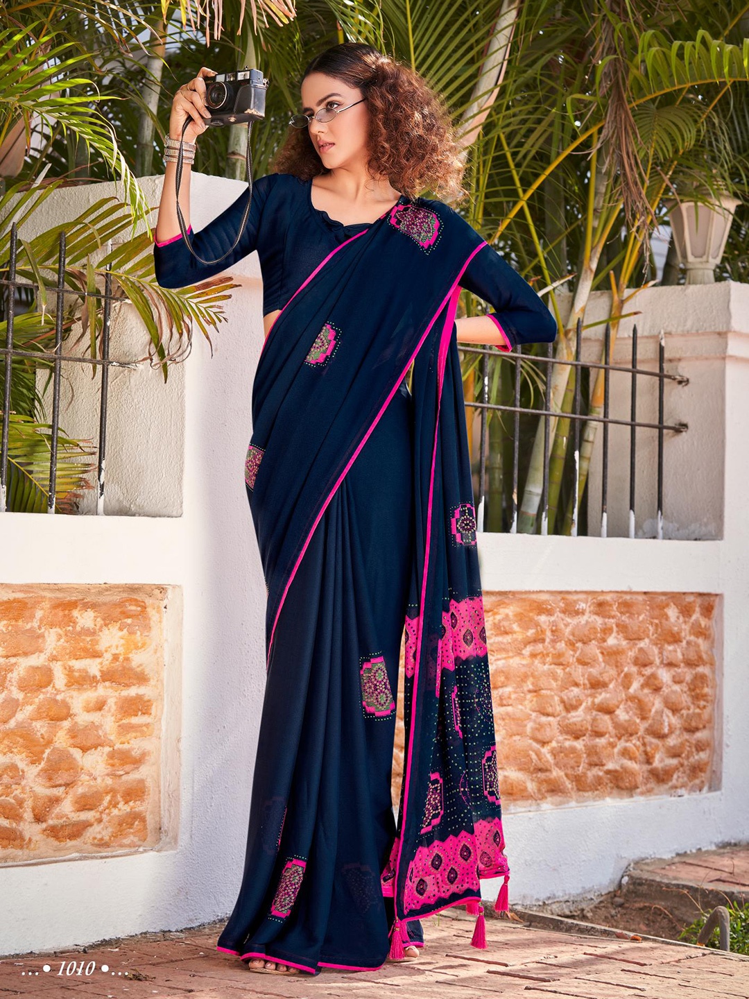 

Mitera Ethnic Motifs Pure Chiffon Saree, Navy blue