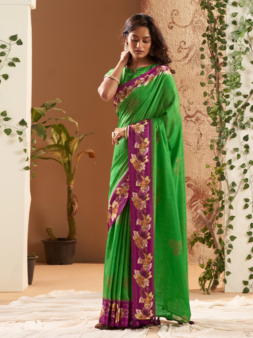 

Mitera Embellished Beads and Stones Floral Printed Border Saree, Green