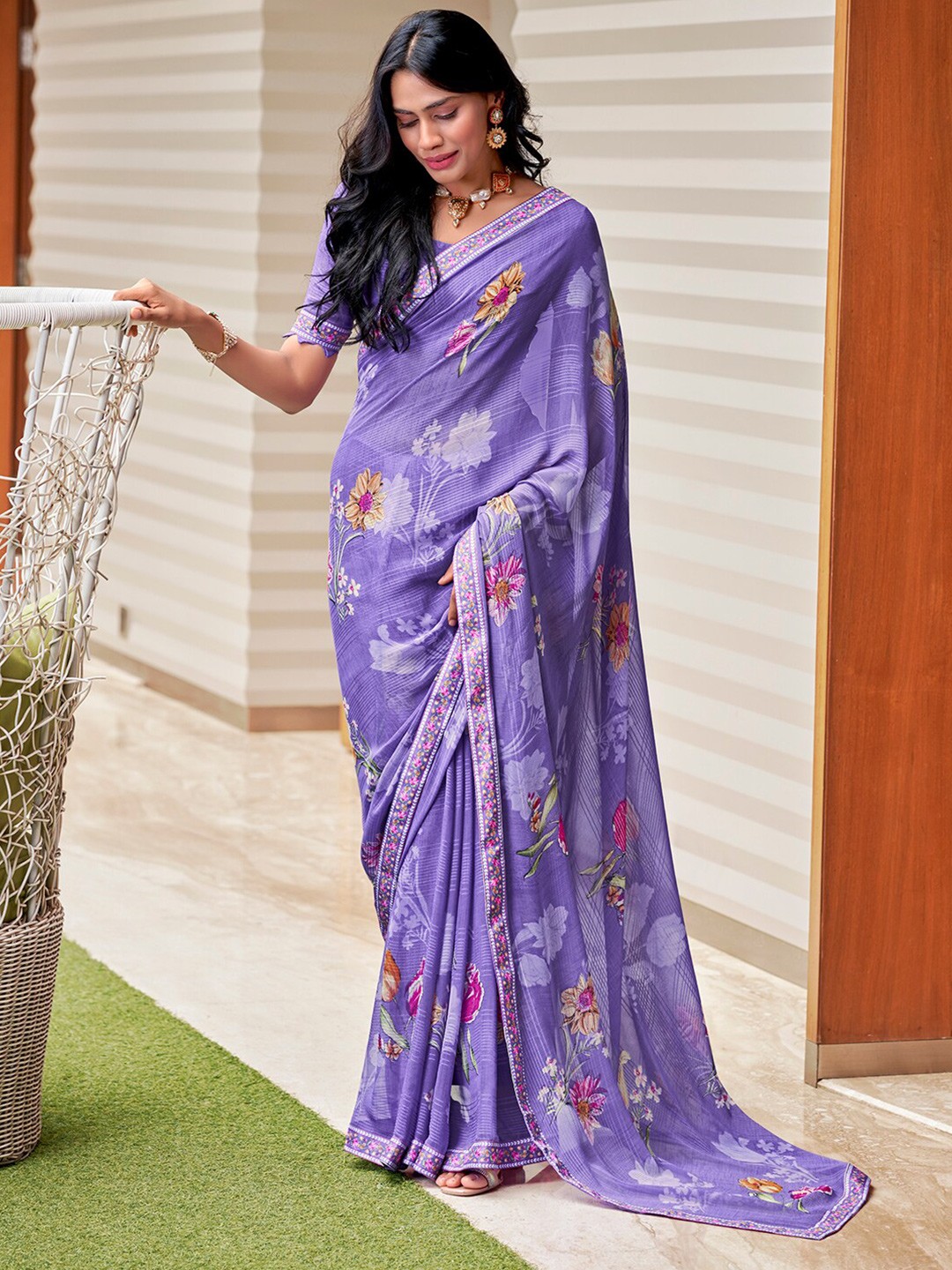 

Mitera Floral Pure Georgette Saree, Purple