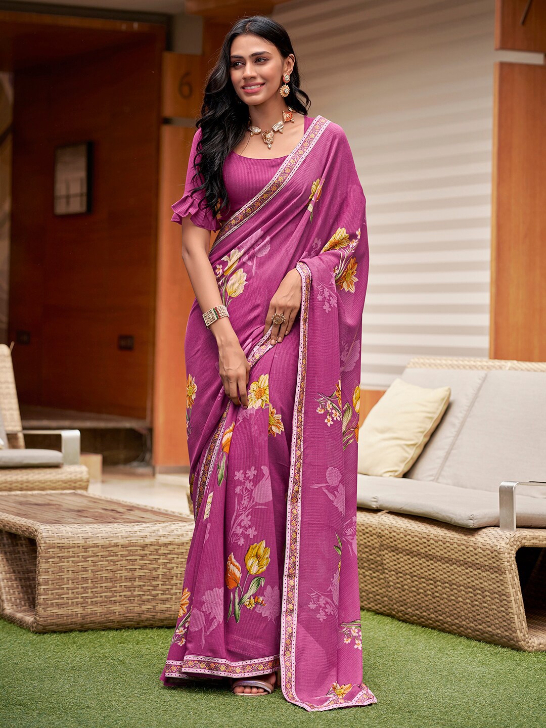 

Mitera Floral Pure Georgette Saree, Pink