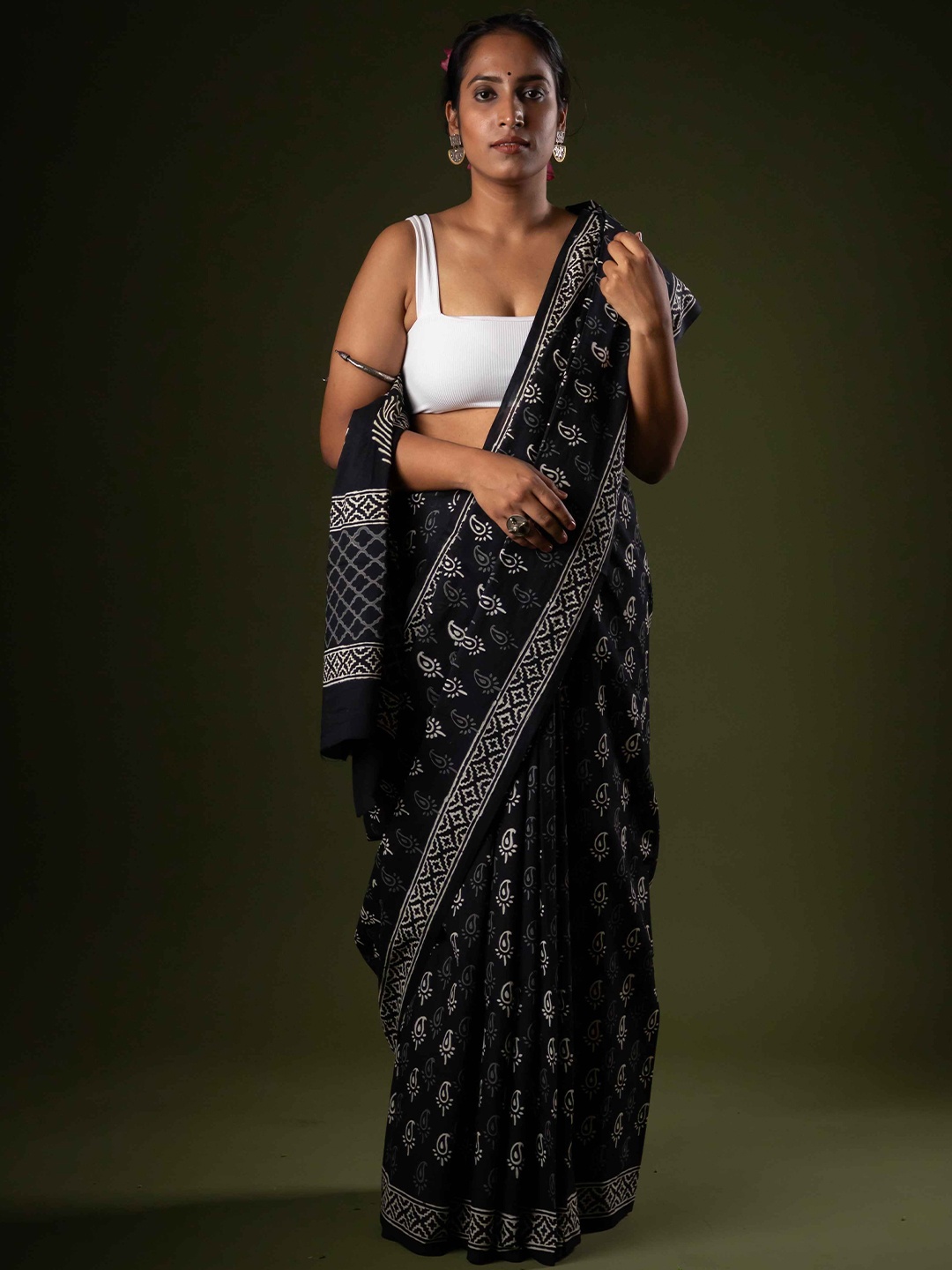 

De Loom Ethnic Motifs Pure Cotton Block Print Saree, Black