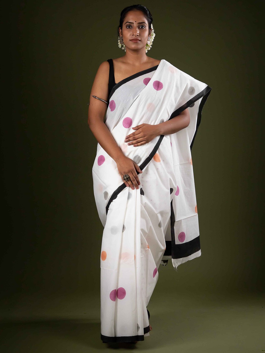 

De Loom Polka Dot Pure Cotton Block Print Saree, White