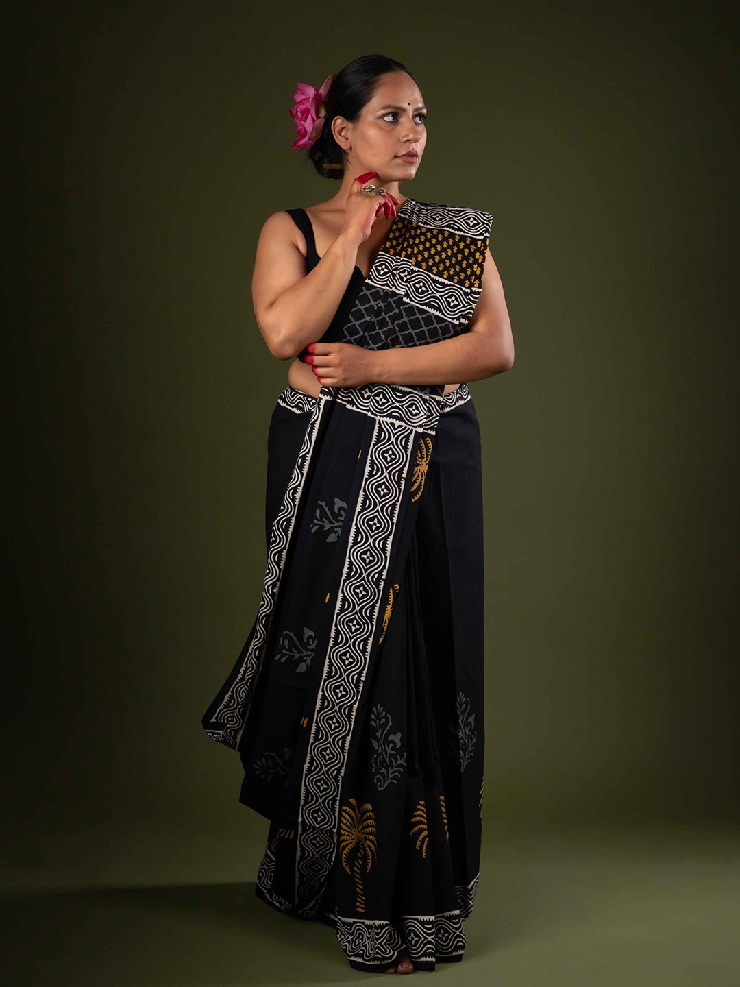 

De Loom Ethnic Motifs Pure Cotton Block Print Saree, Black