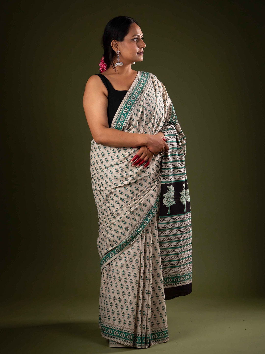 

De Loom Floral Pure Cotton Block Print Saree, White