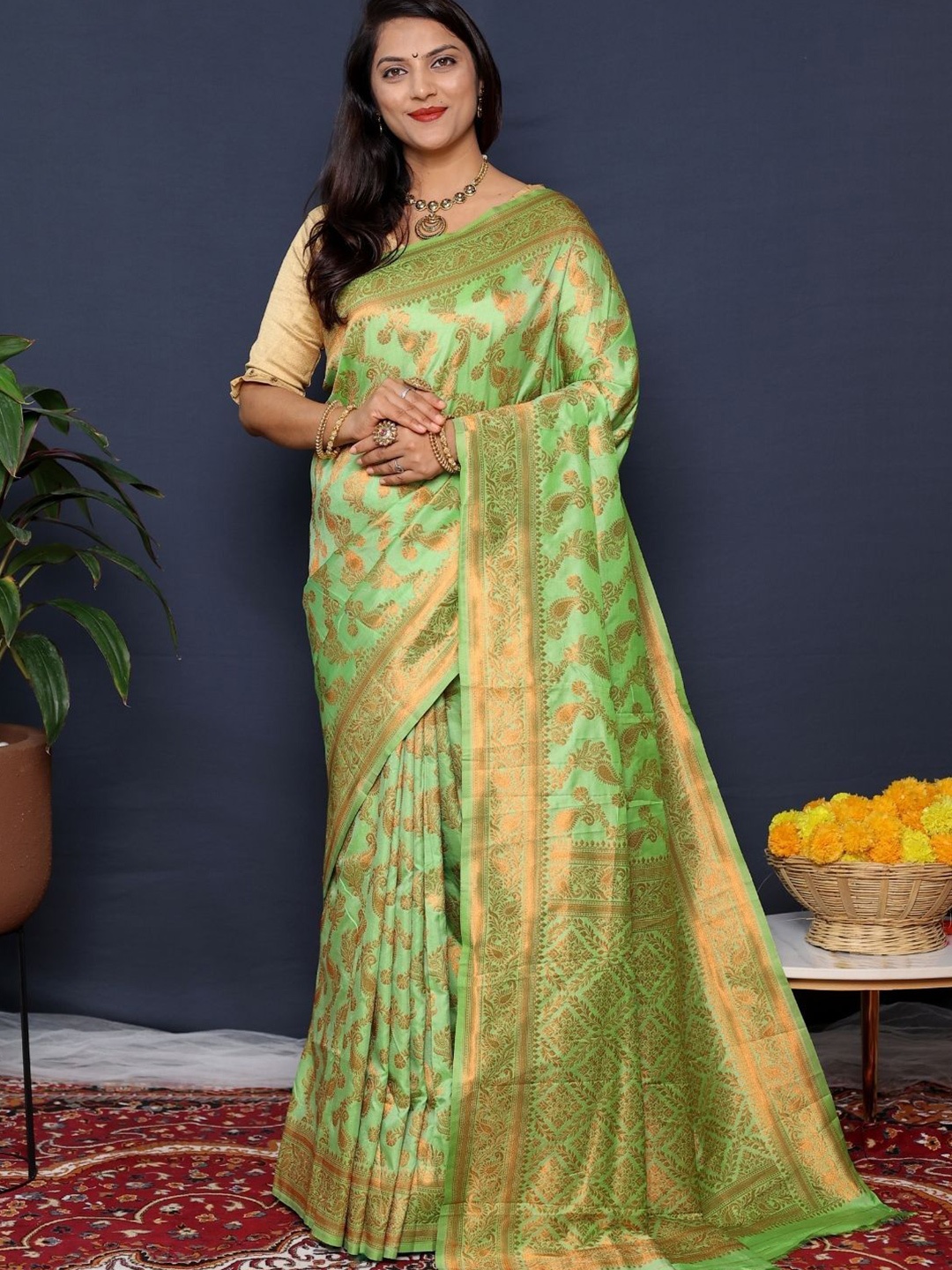 

SGF11 Woven Design Zari Art Silk Heavy Work Kanjeevaram Saree, Fluorescent green