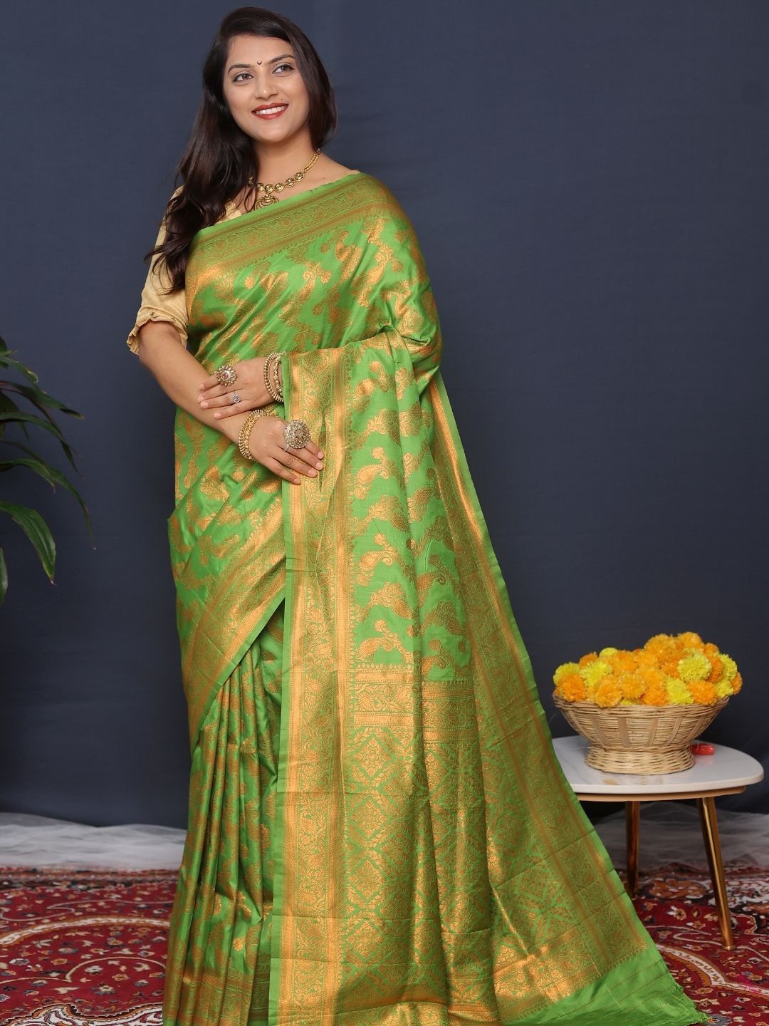 

SGF11 Woven Design Zari Kanjeevaram Saree, Fluorescent green