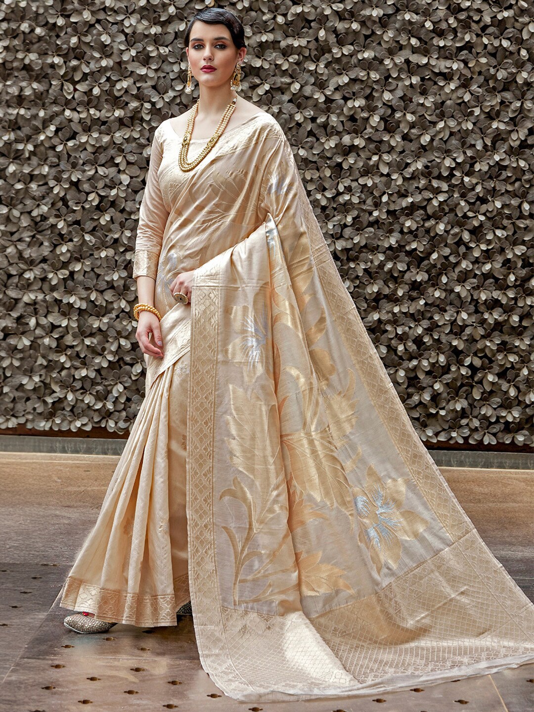 

Ishin Woven Design Zari Silk Blend Banarasi Saree, Cream