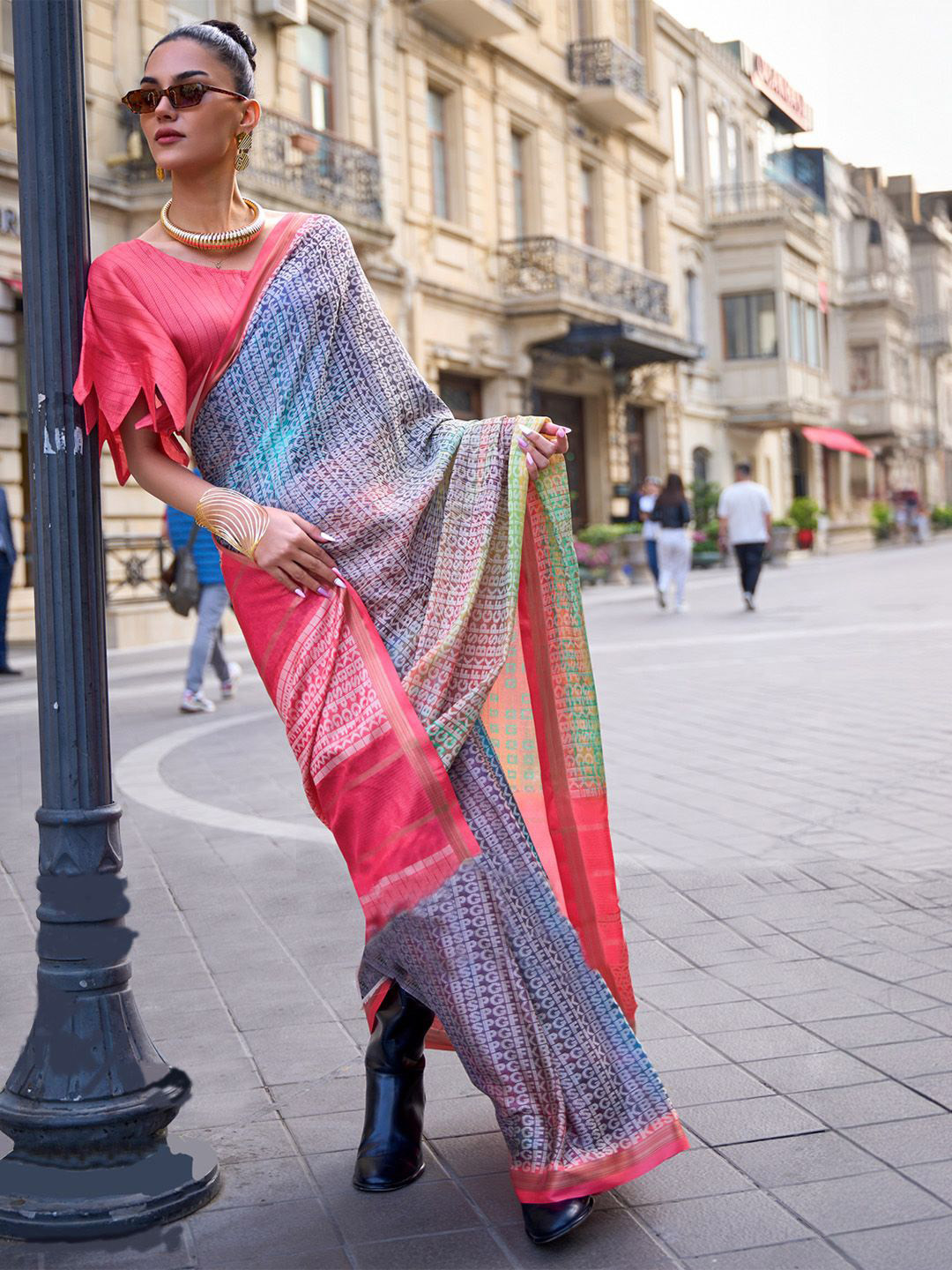 

Ishin Printed Saree With Blouse Piece, Grey