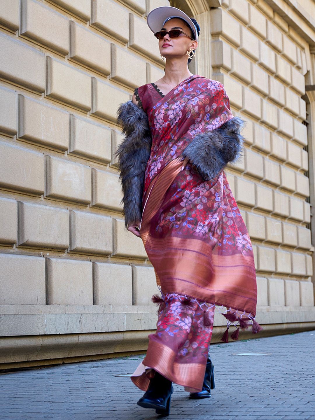 

Ishin Satin Saree, Burgundy