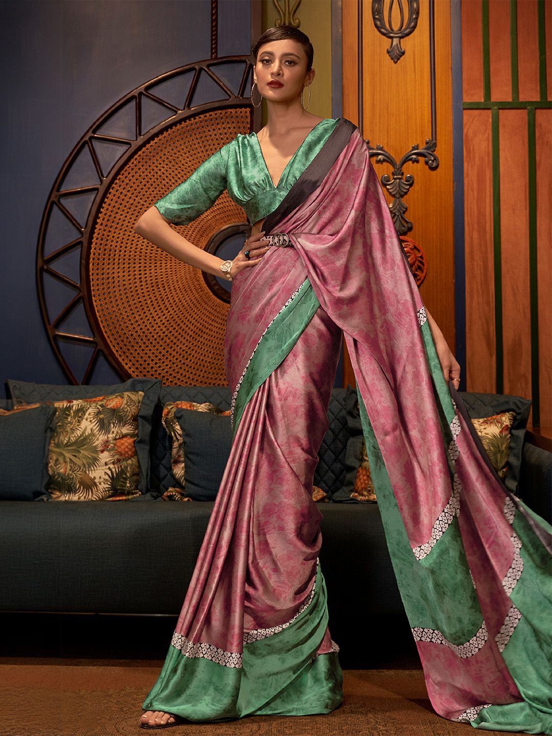 

Ishin Printed Satin Saree, Pink