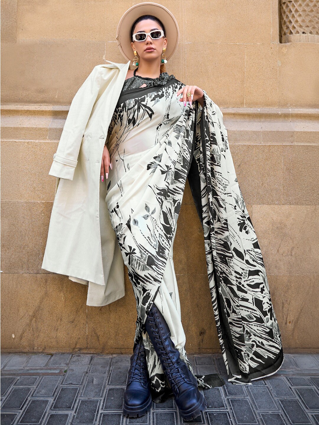 

Ishin Satin Saree, White